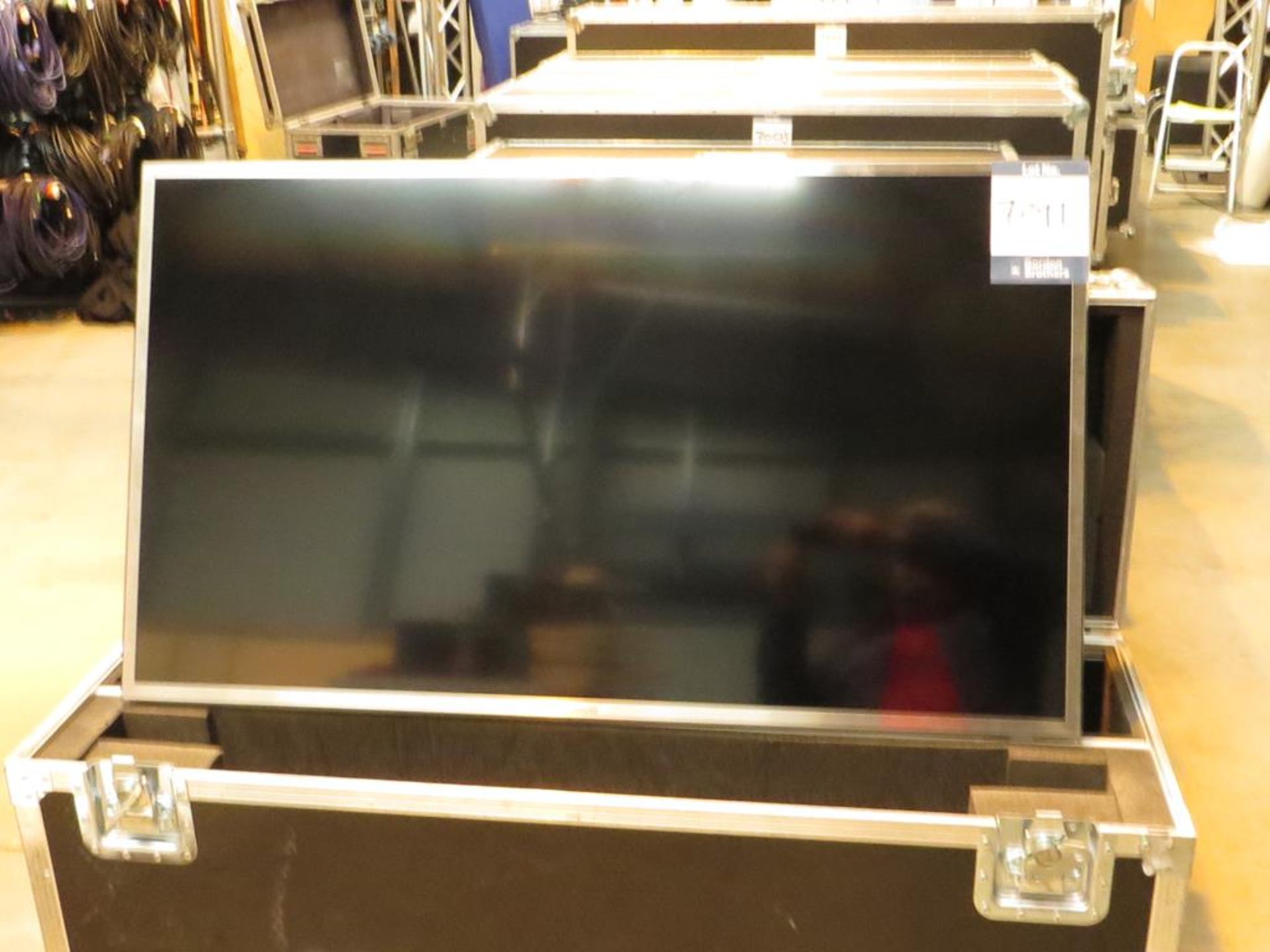 Samsung, 46" LED monitor, Model VE46F6200AM with Unicol, mount and remote control in transit case: - Image 2 of 3