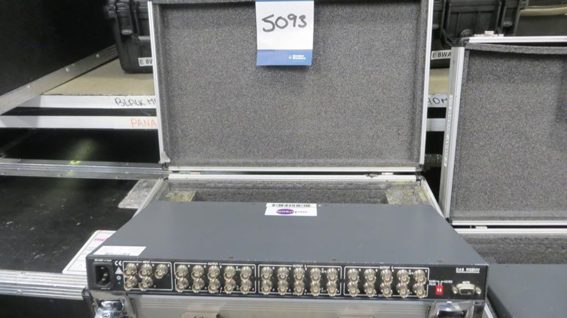 Extron, distribution amplifier in transit case, Mo - Image 2 of 3