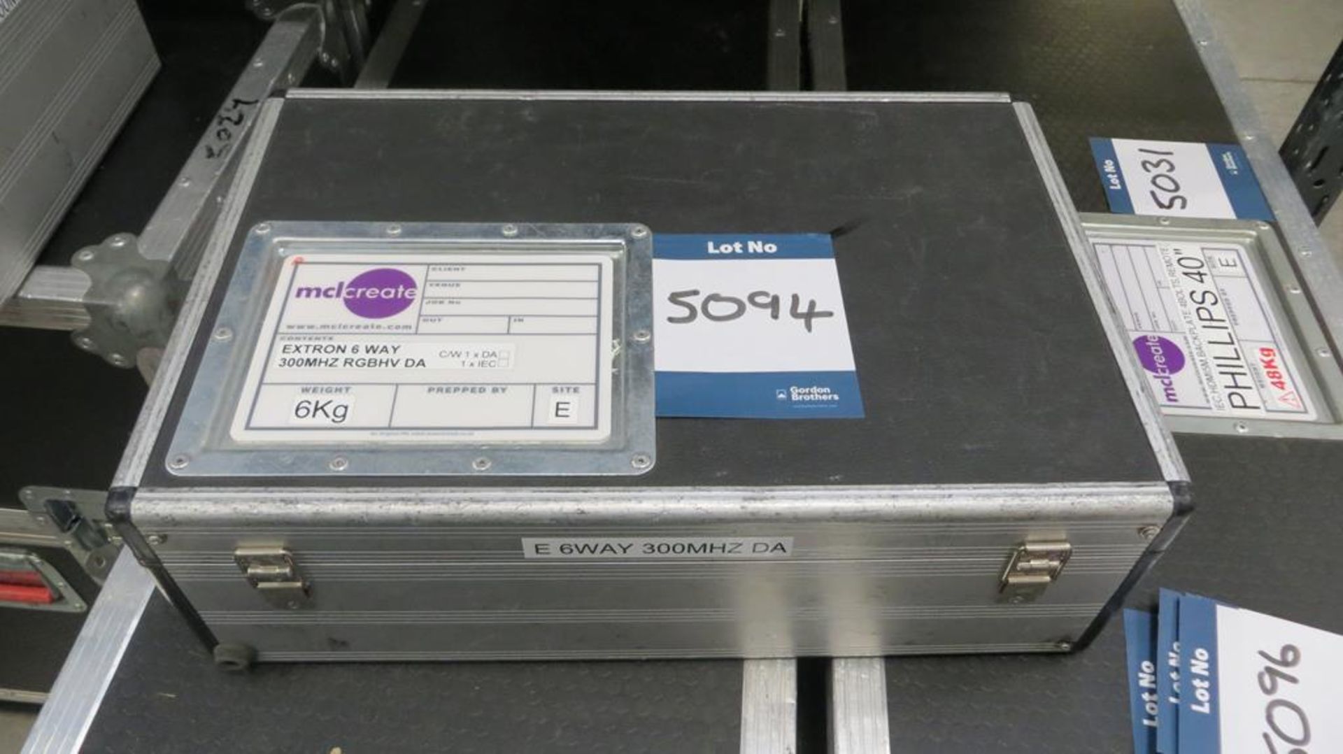 Extron, distribution amplifier in transit case, Mo - Image 3 of 3