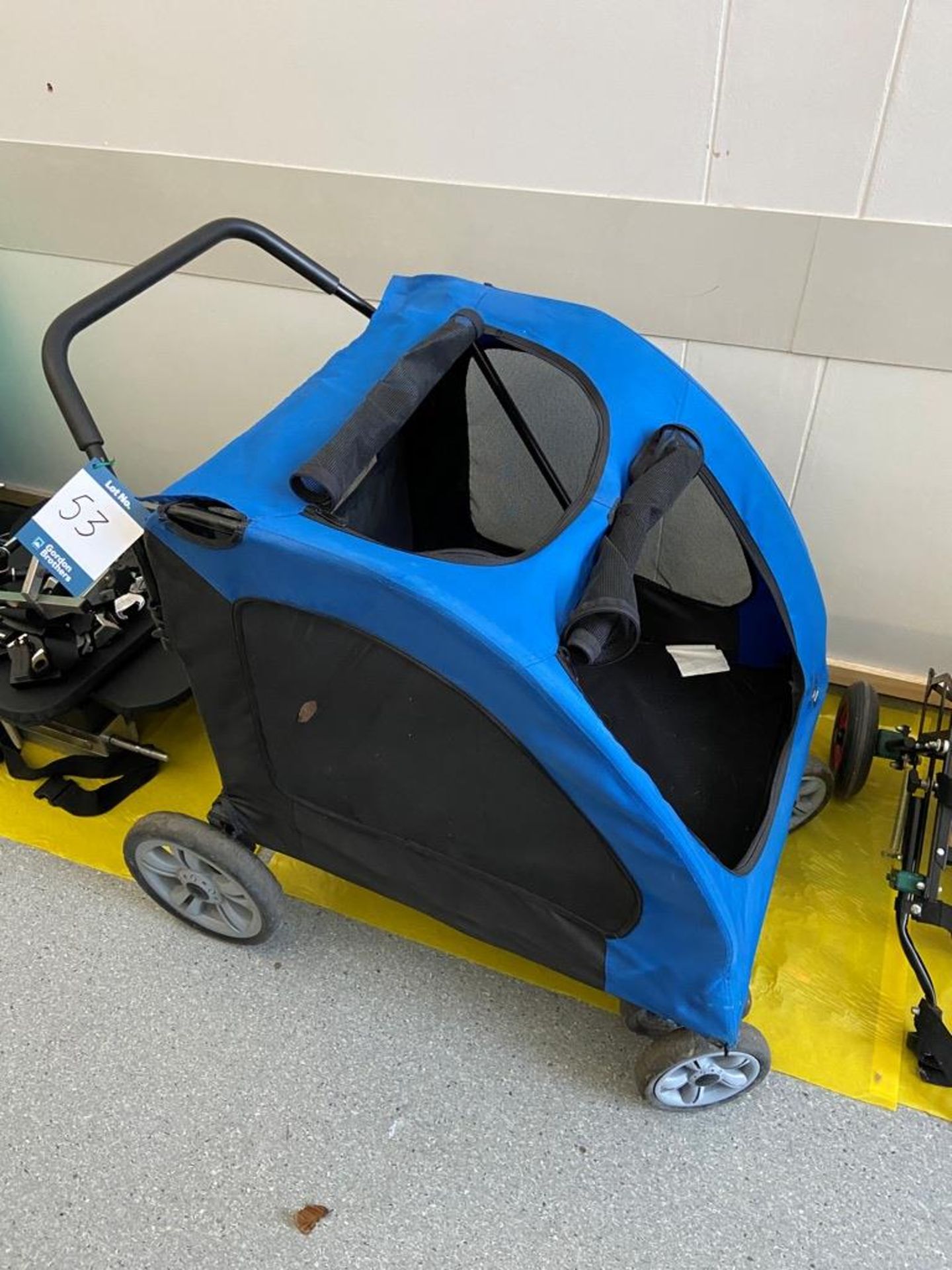 Pet Gear four-wheeled pet buggy