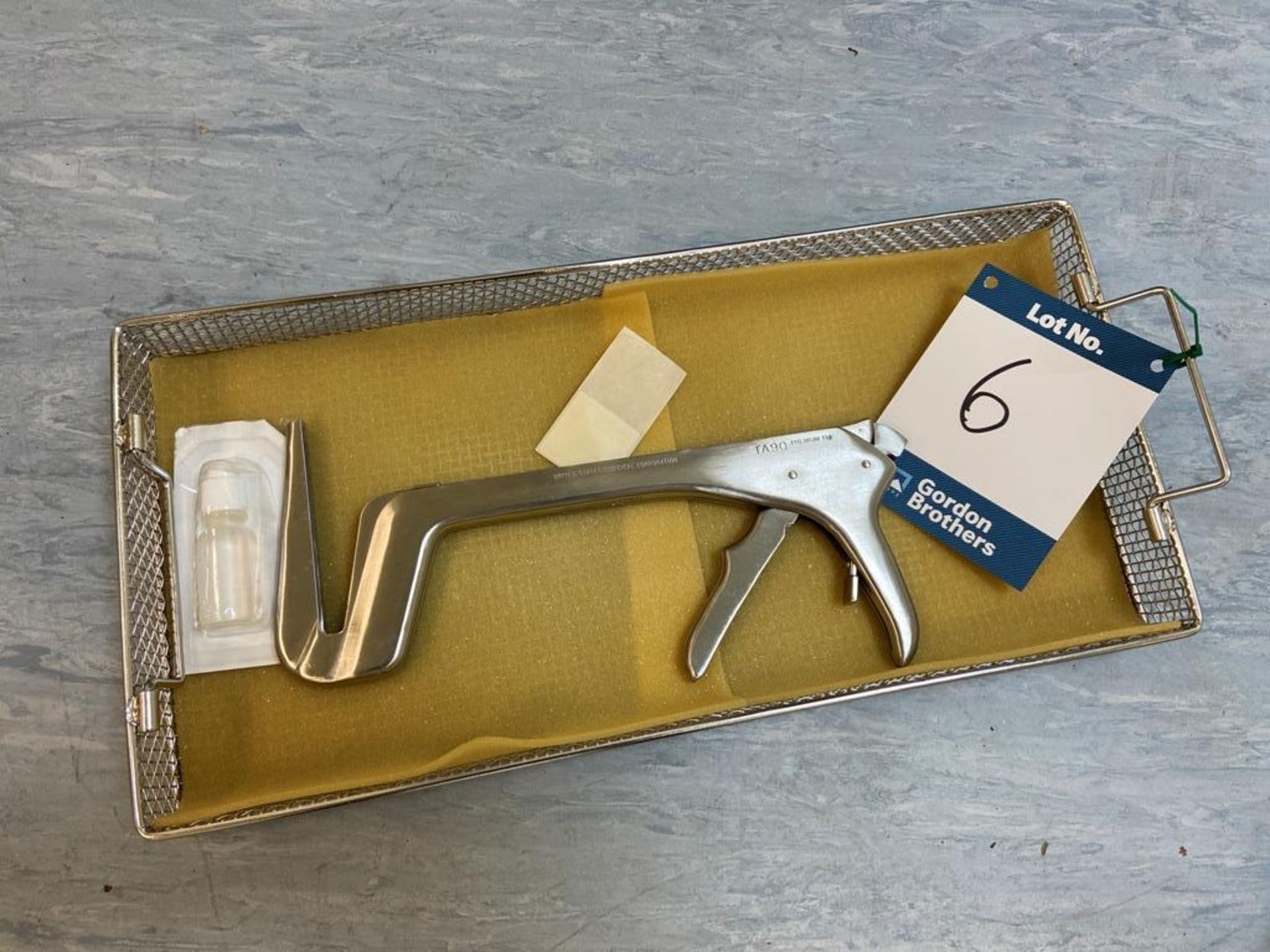 United States Surgical Corporation TA90 auto suture/stainless steel stapler with sterilisation tray