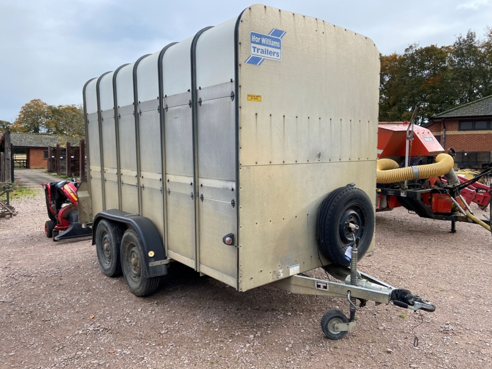 Ifor Williams Trailers TA510G12-E11 Horse Box Twin Axle. S/No. ScK600000T0204296, 12' x 6' - located - Image 3 of 4