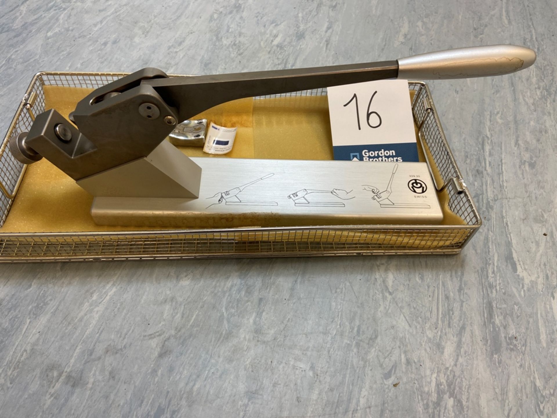 Swiss large surgical benders, Ref. 329.30 with sterilisation tray - Image 2 of 2