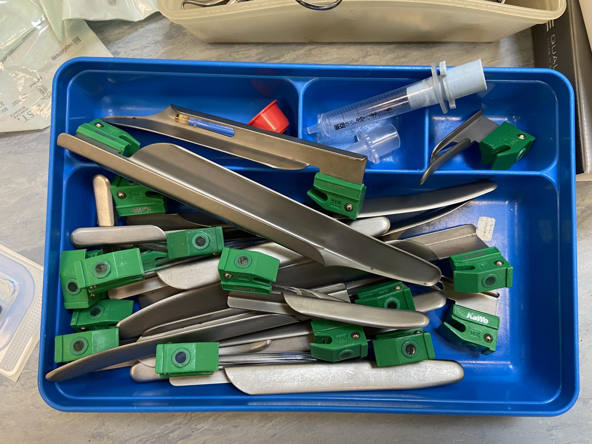 Miscellaneous instruments comprising: scissors, forceps, clamps, 15x No. battery handles (majority - Image 5 of 8