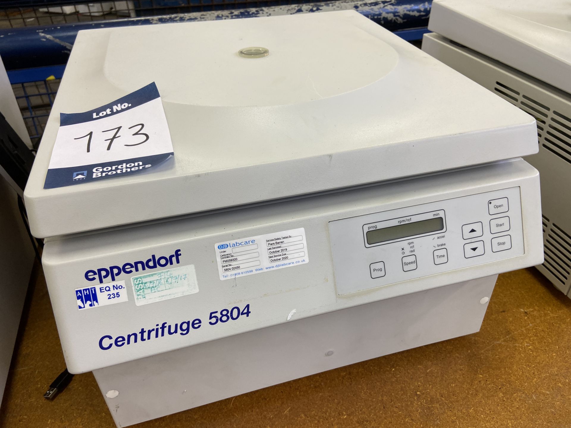 Eppendorf 5804 benchtop centrifuge, Serial No. 580402450 (2001) with 240v power cable