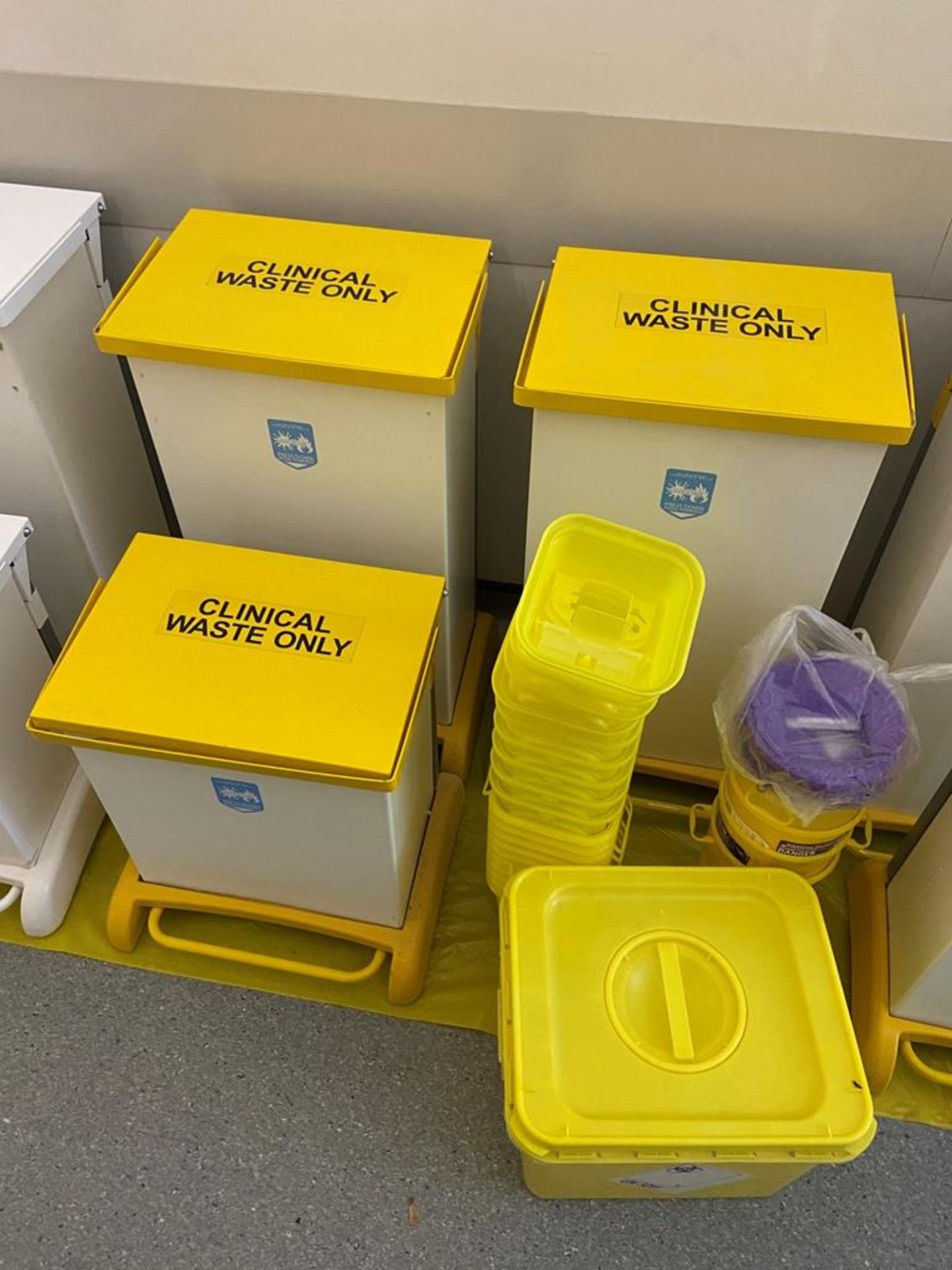 Nine Wybone metal foot pedal clinical waste bins; 5x No. large, 2x No. medium and 2x No. small and - Image 3 of 4