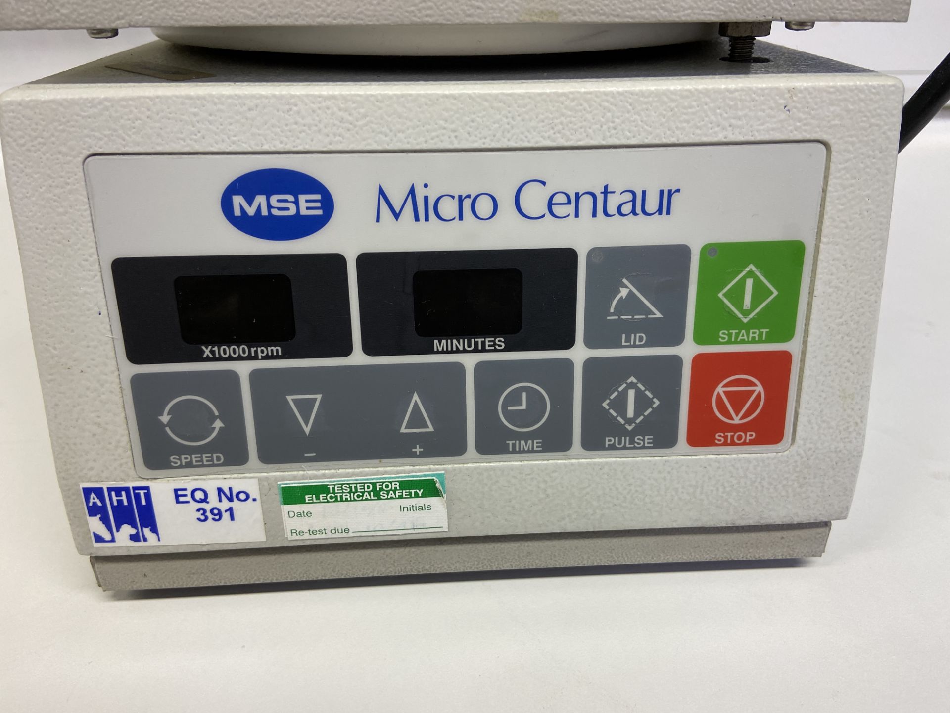 Sanyo MSE Micro Centaur benchtop centrifuge, Serial No. SG93/07/110, with 240v power cable - Image 2 of 2