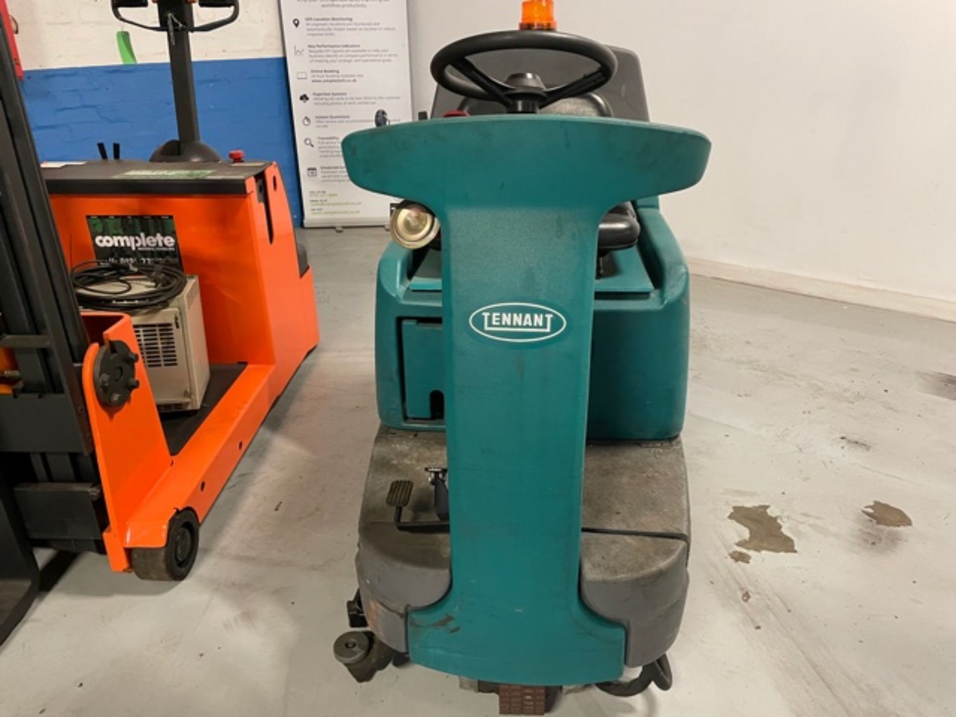 TENNANT T7 SIDE ON FLOOR CLEANER 2005 ELECTRIC