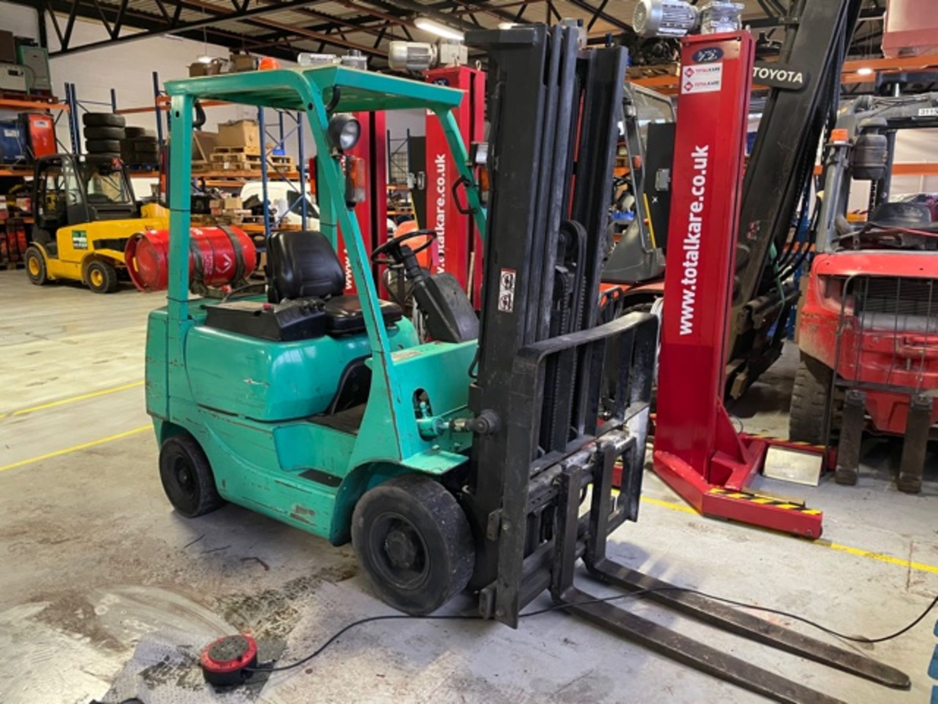 MITSUBISHI 2005 LPG FORKLIFT- LIFT HEIGHT 4100mm