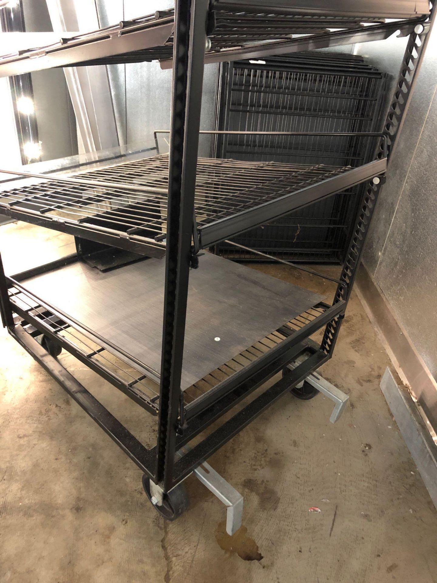 Mobile Mover Gravity Flow Shelves - Image 4 of 5