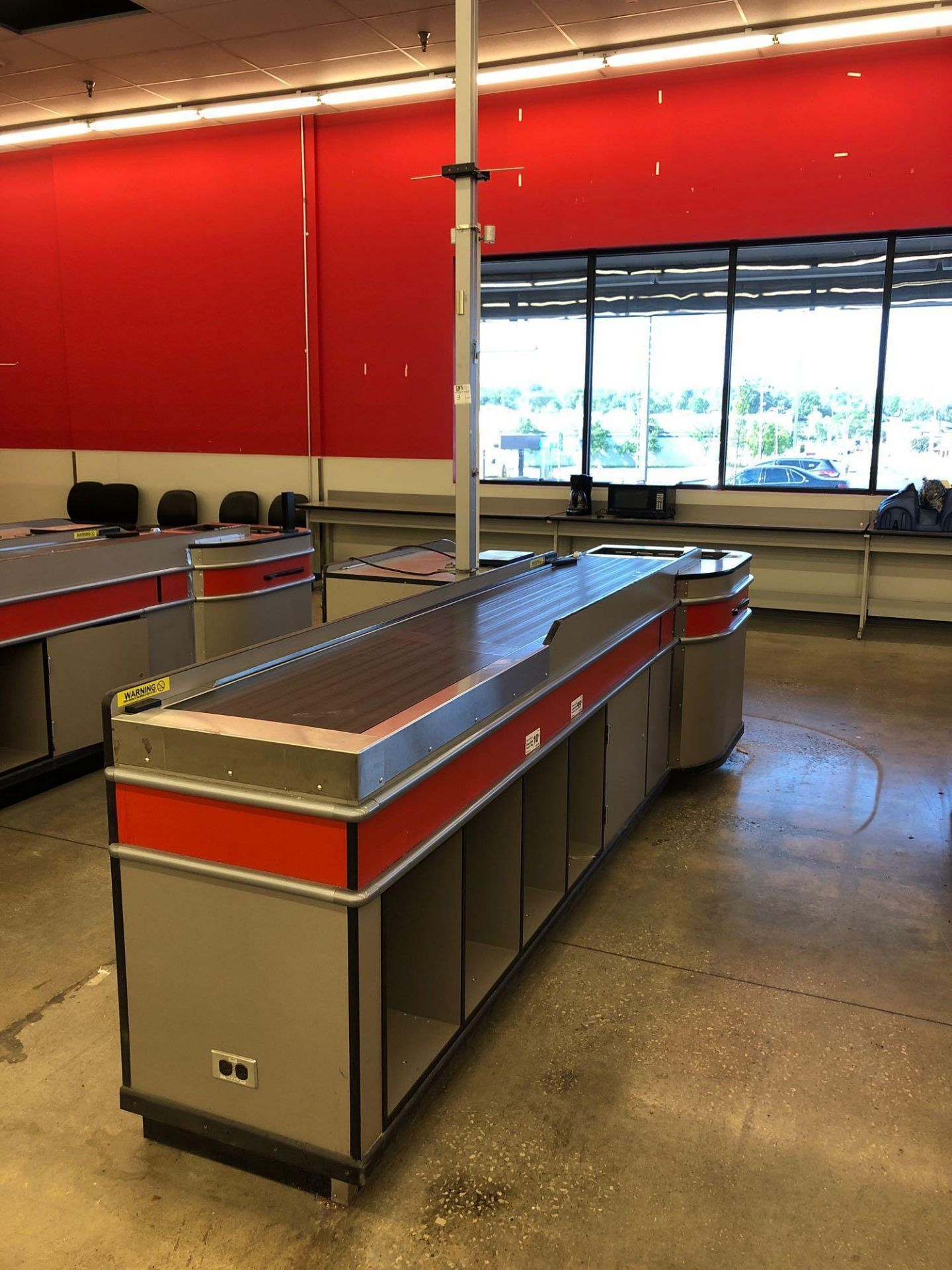 Conveyor Checkout Counter