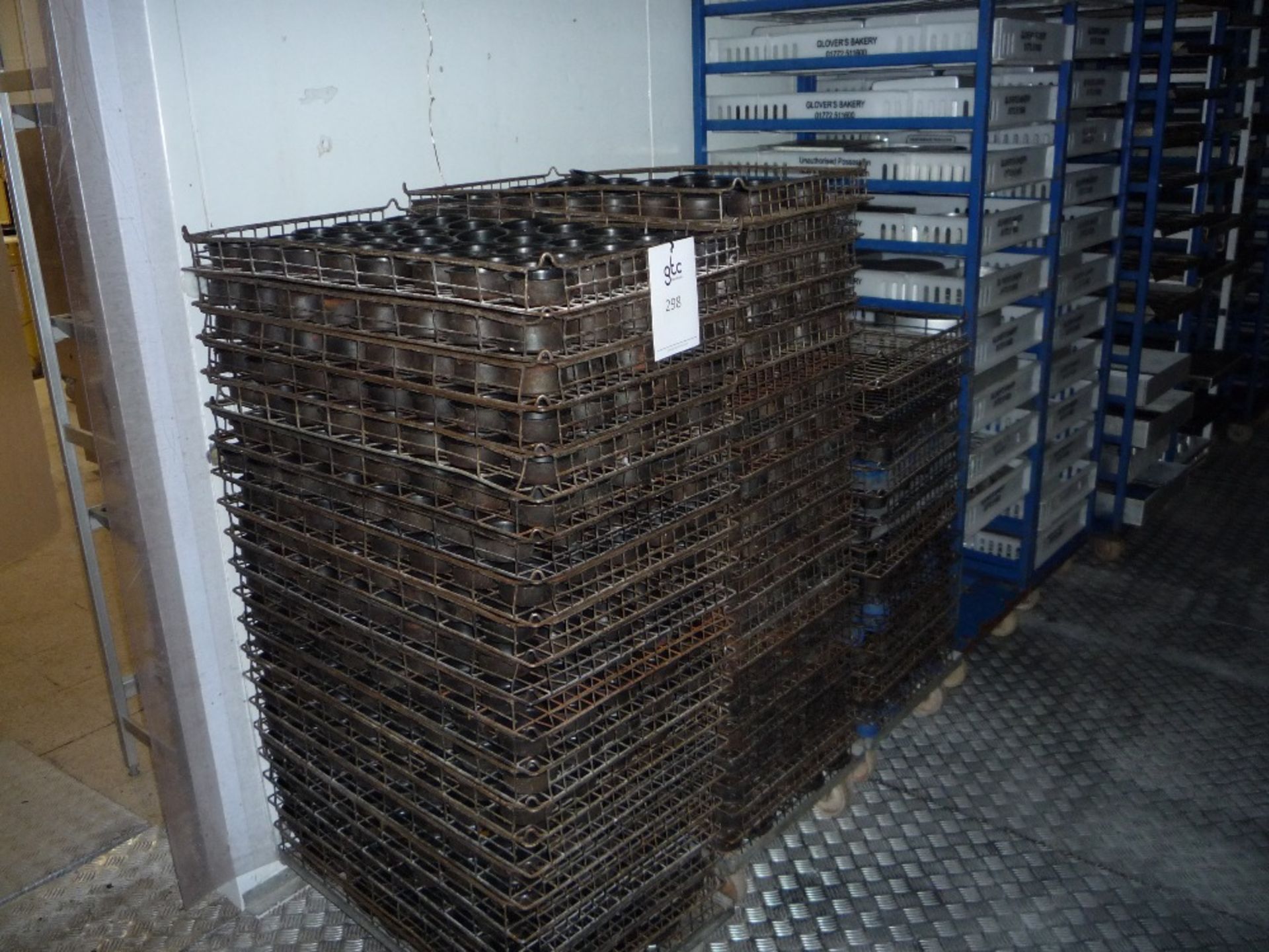 Quantity of Pie Tins & Wire Baskets