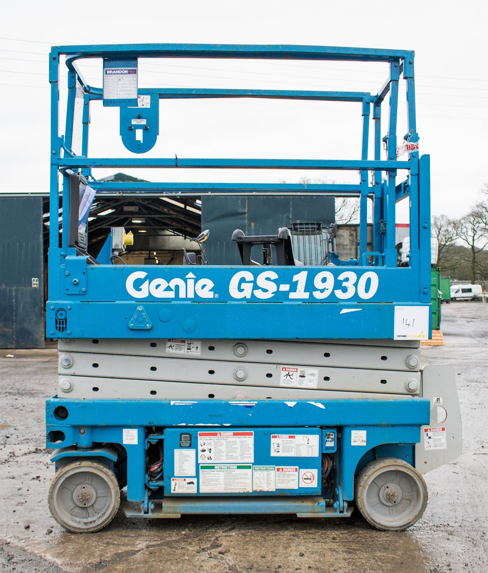 Genie GS1930 battery electric scissor lift Year: 2002 S/N: 54257 Recorded Hours: 516 0883-0005 - Image 5 of 8