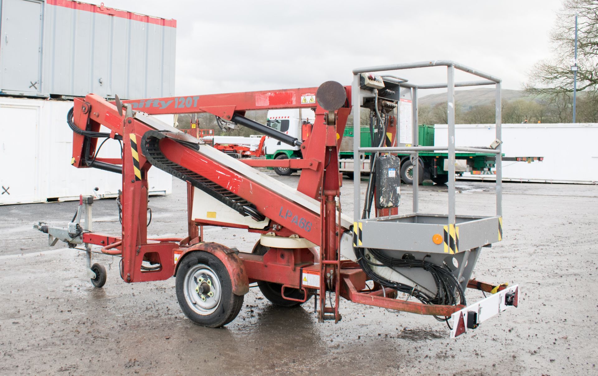 Nifty 120T battery electric fast tow articulated boom lift access platform Year: 2005 S/N: 04 - Image 2 of 8