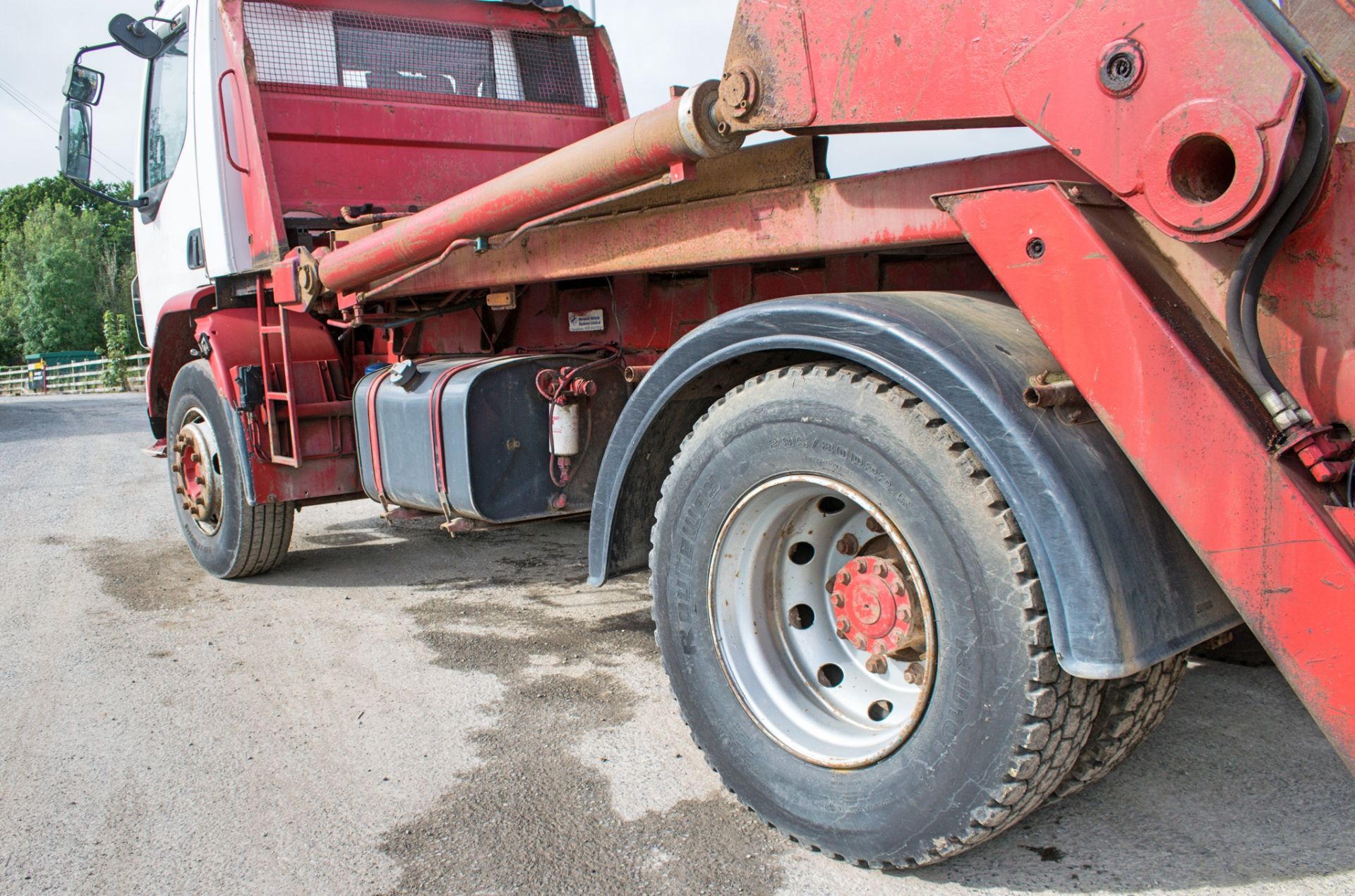 DAF LF55.220 18 tonne skip lorry Registration Number: YJ05 SFV Date of Registration: 01/05/2005 - Image 7 of 16