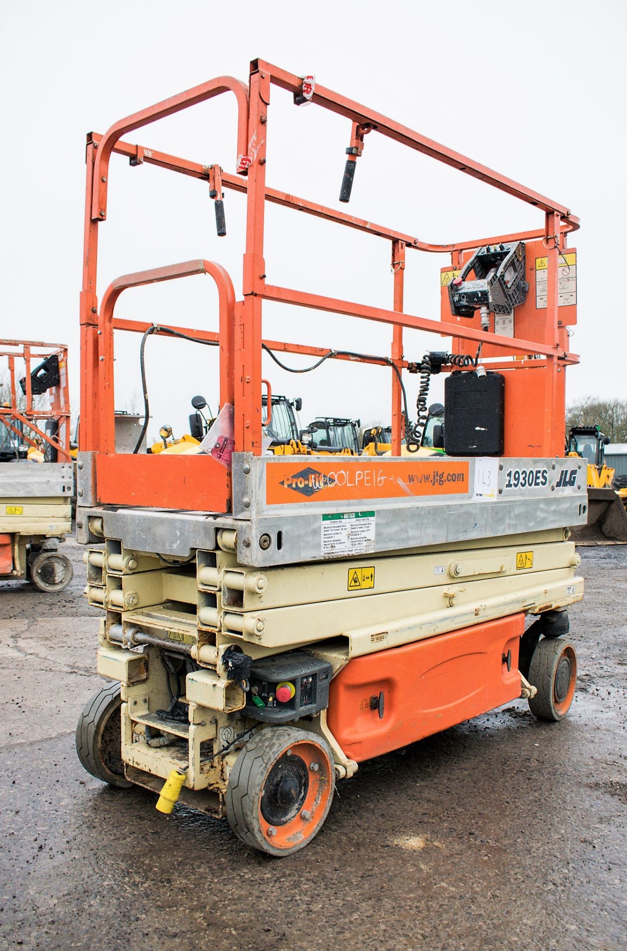 JLG 1930ES battery electric scissor lift Year: 2006 S/N: 53256 Recorded Hours: 136 WOOLPE16