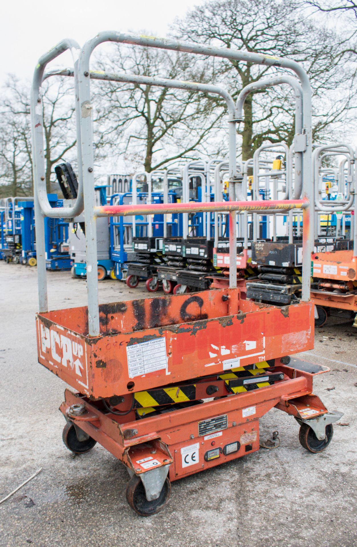 Pop-Up battery electric push along scissor lift 08FP0019 - Image 2 of 5