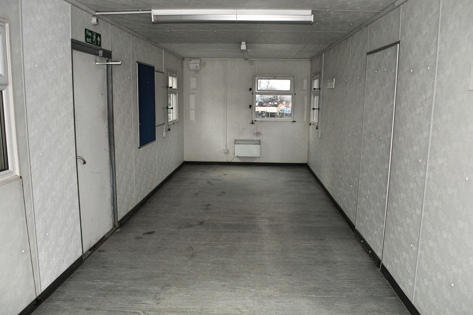 32 ft x 10 ft steel anti-vandal jack leg office site unit c/w keys NH80000705 - Image 6 of 6