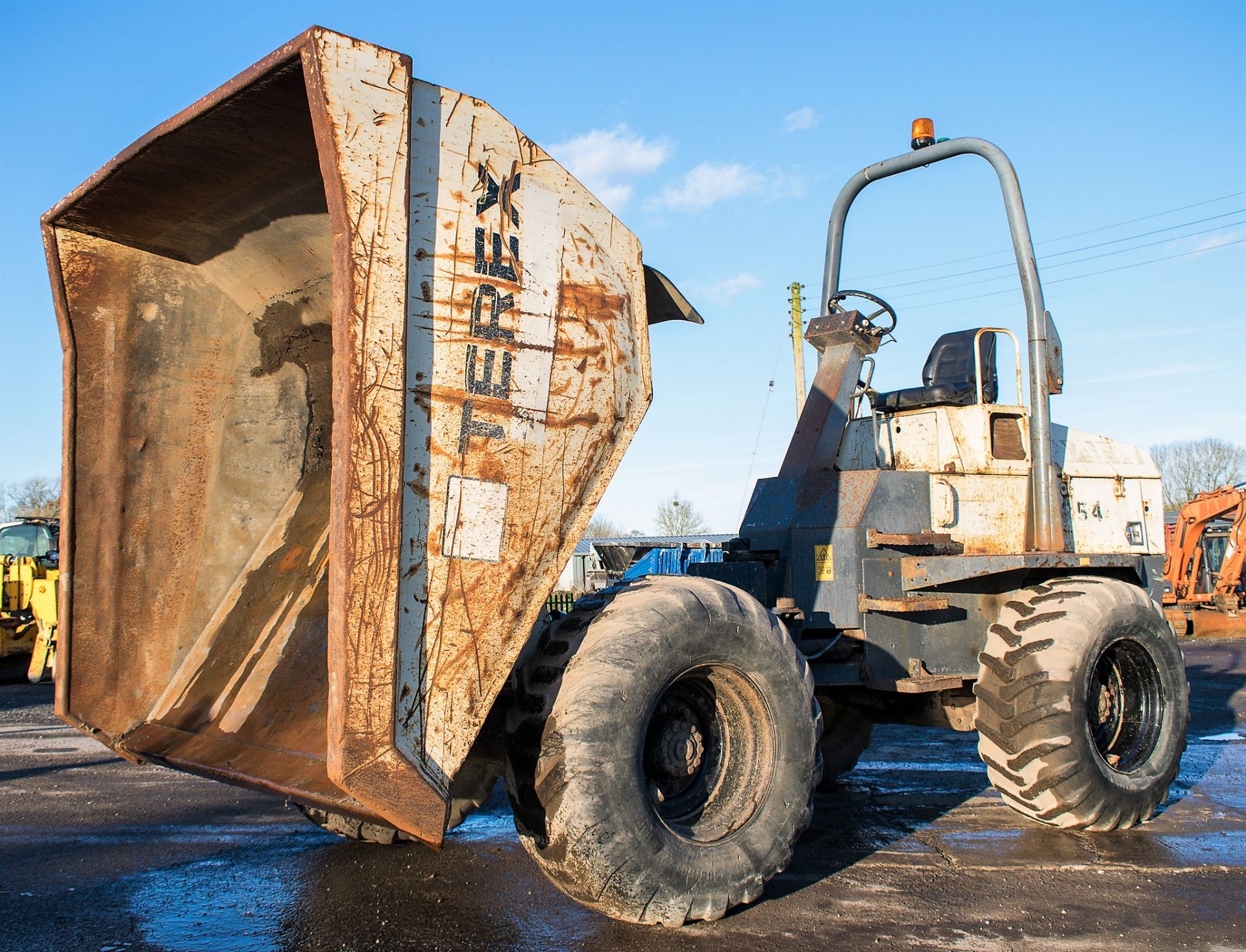 Benford Terex 9 tonne straight skip dumper Year: 2007 S/N: E704FM228 Recorded Hours: Not - Image 7 of 18