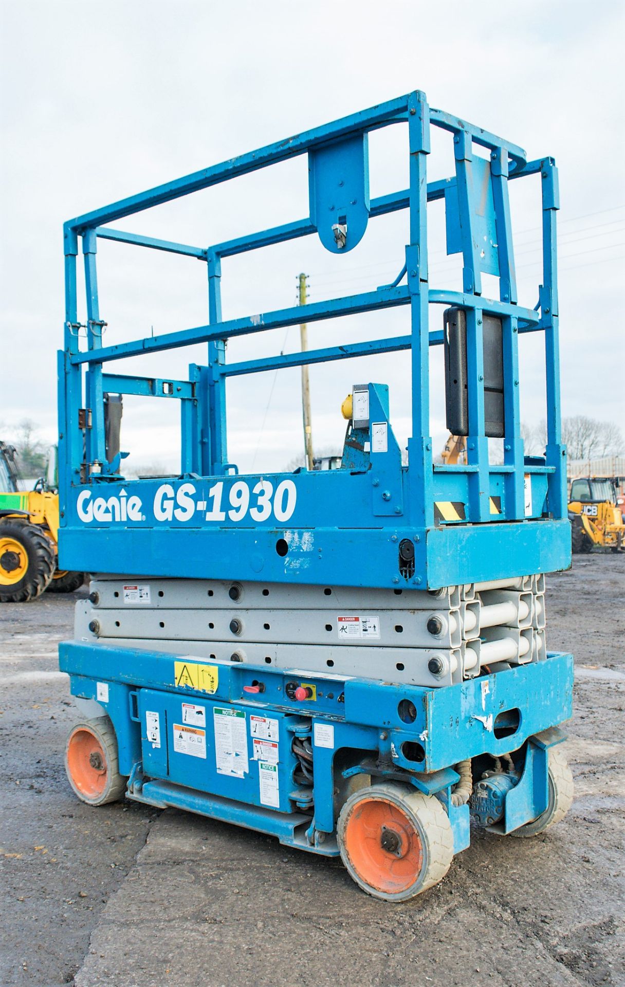 Genie GS1930 battery electric scissor lift Recorded Hours: 474 0883-7002 - Image 4 of 8