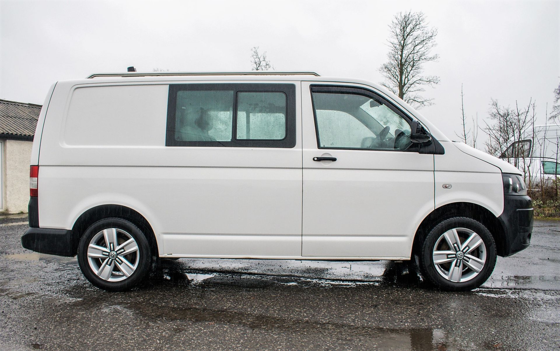 Volkswagen Transporter T30 Starline TDi 6 seat panel van Registration Number: DY63 OHL Date of - Image 8 of 20