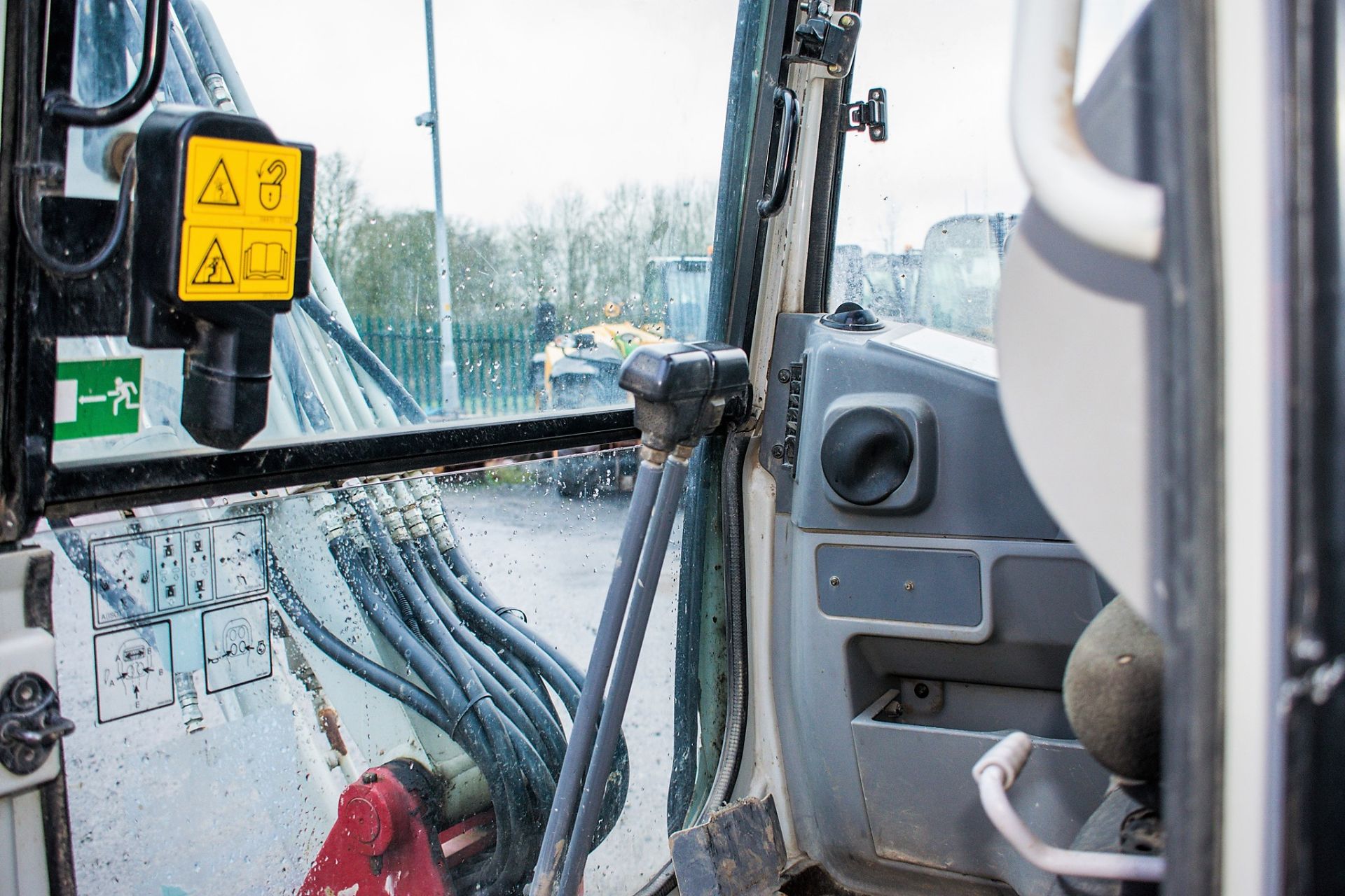 Takeuchi TB228 2.8 tonne rubber tracked excavator Year: 2014 S/N: 122803553 Recorded Hours: Not - Image 18 of 18