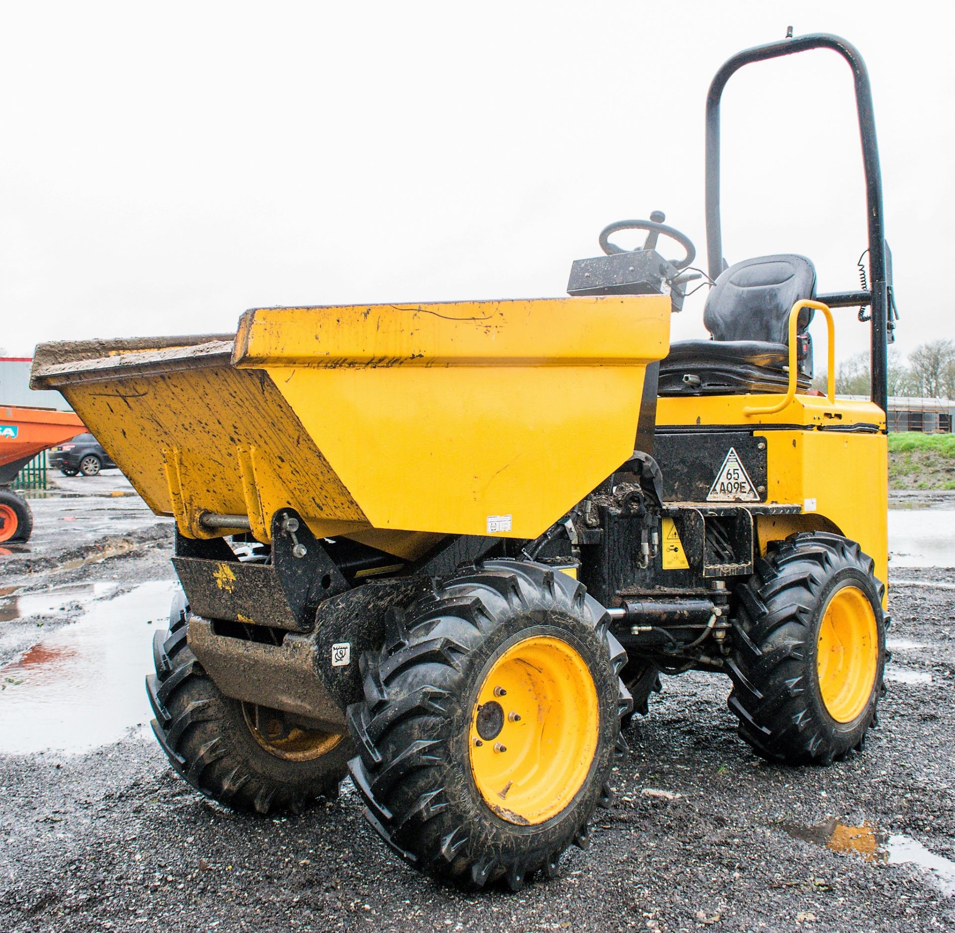 JCB 1THT 1 tonne high tip dumper  Year: 2016  S/N: JEGGRA3463 Recorded Hours: 501