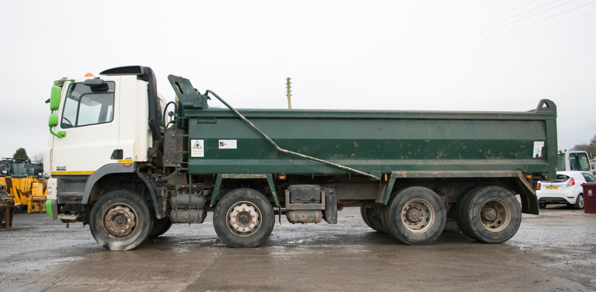 DAF CF 85.340 32 tonne 8 wheel tipper lorry Registration Number: AU58 NEF Date of Registration: 01/ - Image 5 of 12