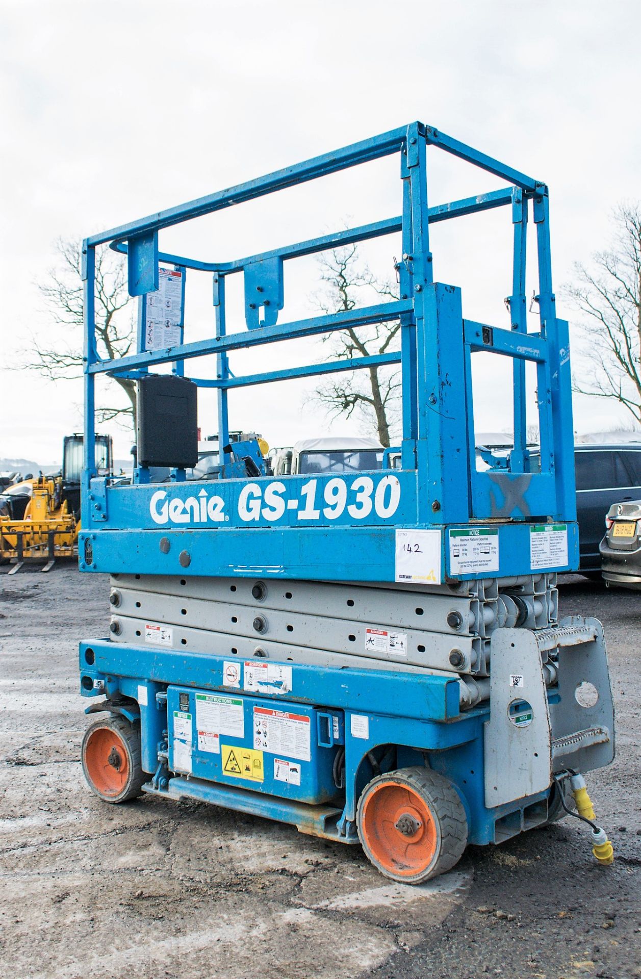 Genie GS1930 battery electric scissor lift Recorded Hours: 474 0883-7002 - Image 2 of 8