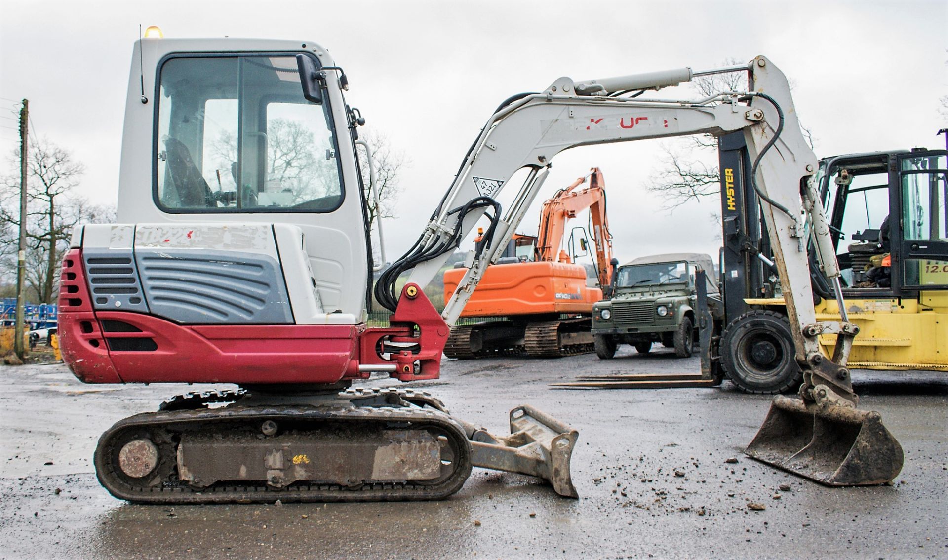 Takeuchi TB228 2.8 tonne rubber tracked excavator Year: 2014 S/N: 122803553 Recorded Hours: Not - Image 8 of 18