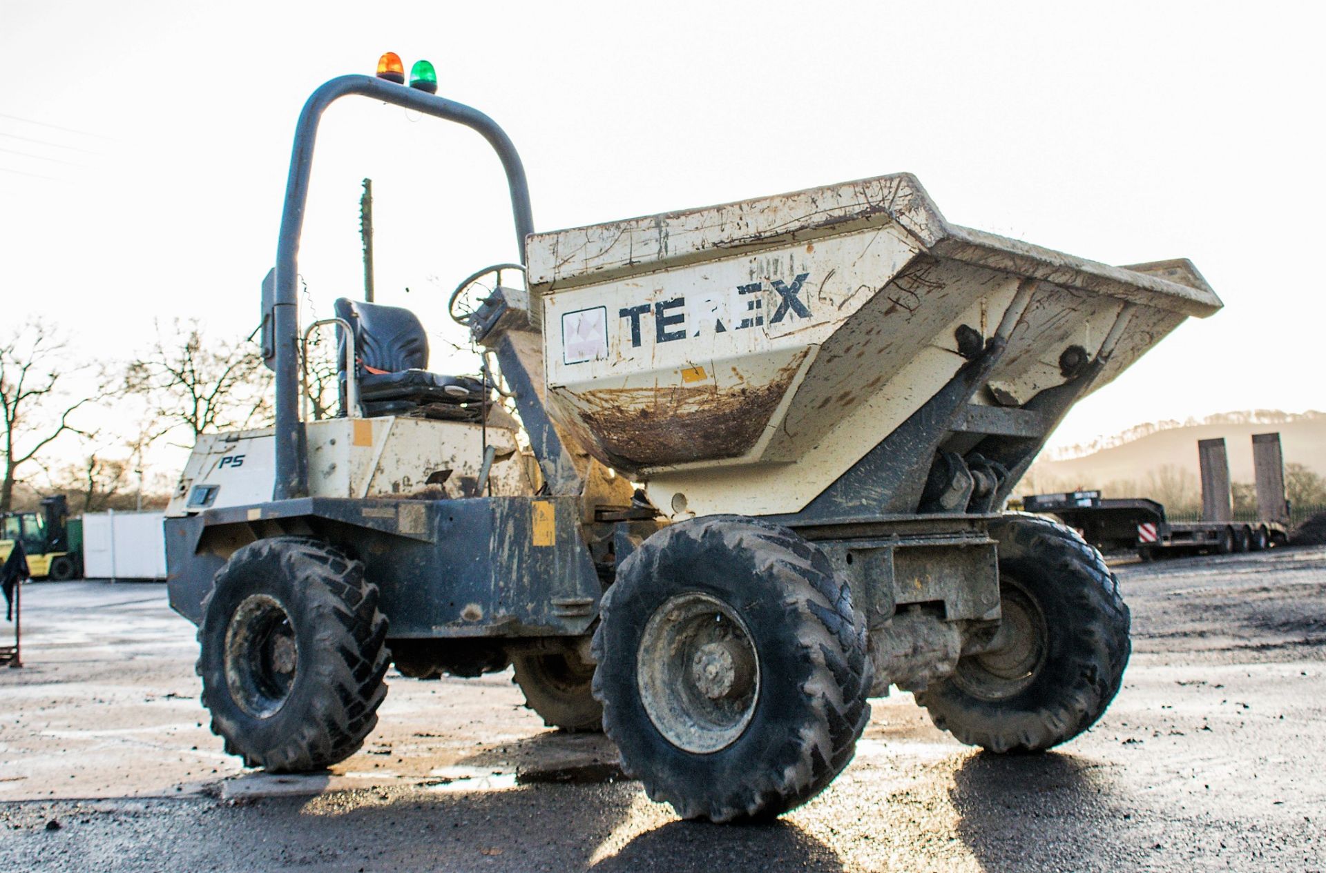 Benford Terex 3 tonne swivel skip dumper Year: S/N:  Recorded Hours: 3115 D1307 DuB350414 - Image 2 of 5