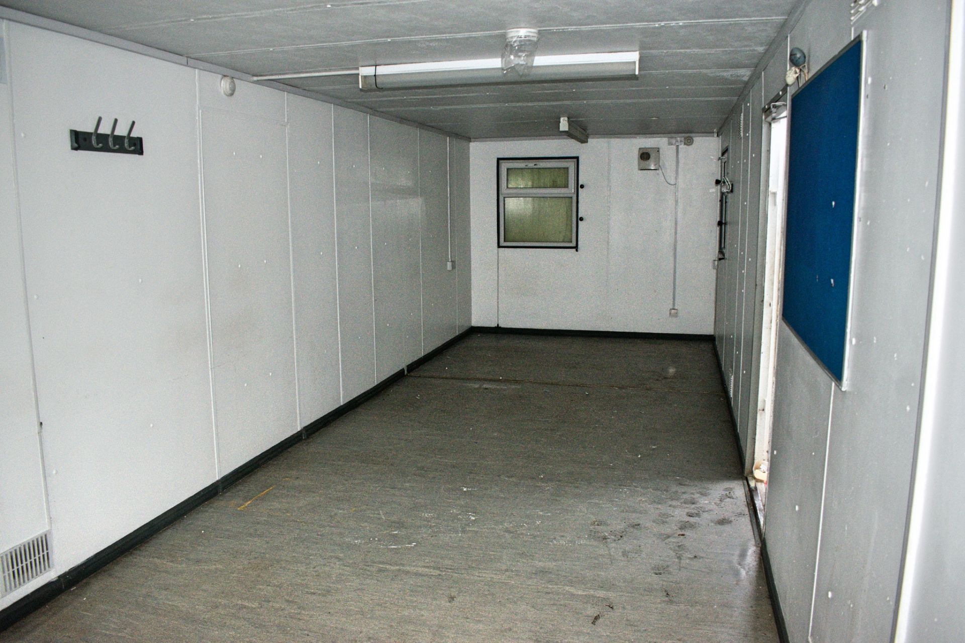 32 ft x 10 ft steel anti-vandal office site unit c/w: keys BB34154 - Image 7 of 8