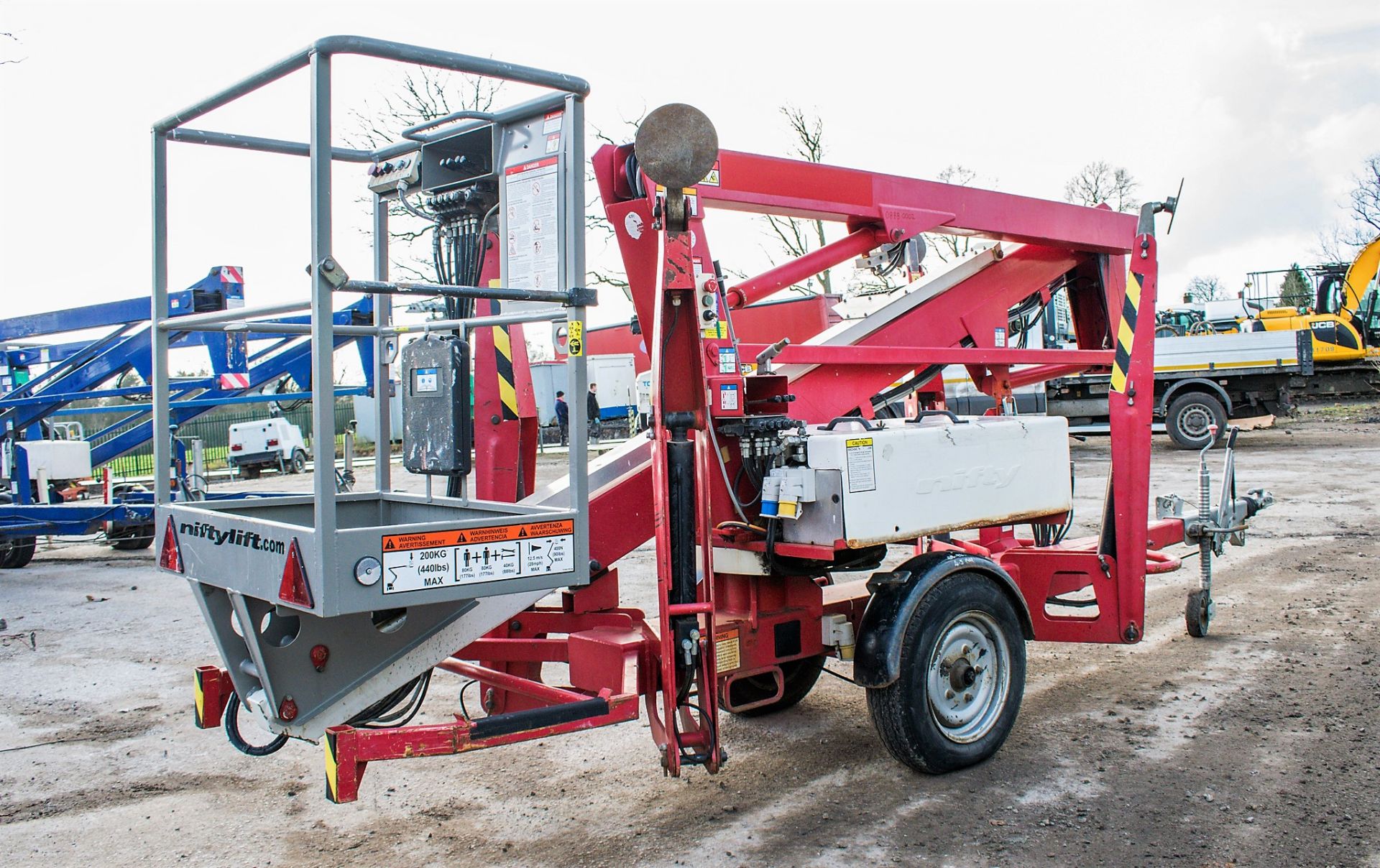 Nifty 120TE battery electric fast tow articulated boom lift access platform Year: 2006 S/N: 15185 - Image 4 of 10