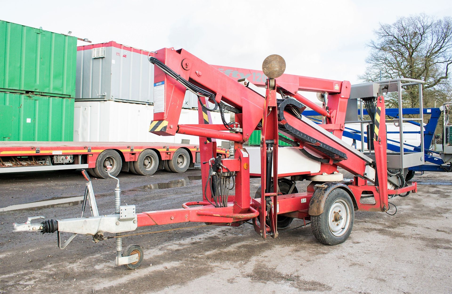 Nifty 120TE battery electric fast tow articulated boom lift access platform Year: 2006 S/N: 15185