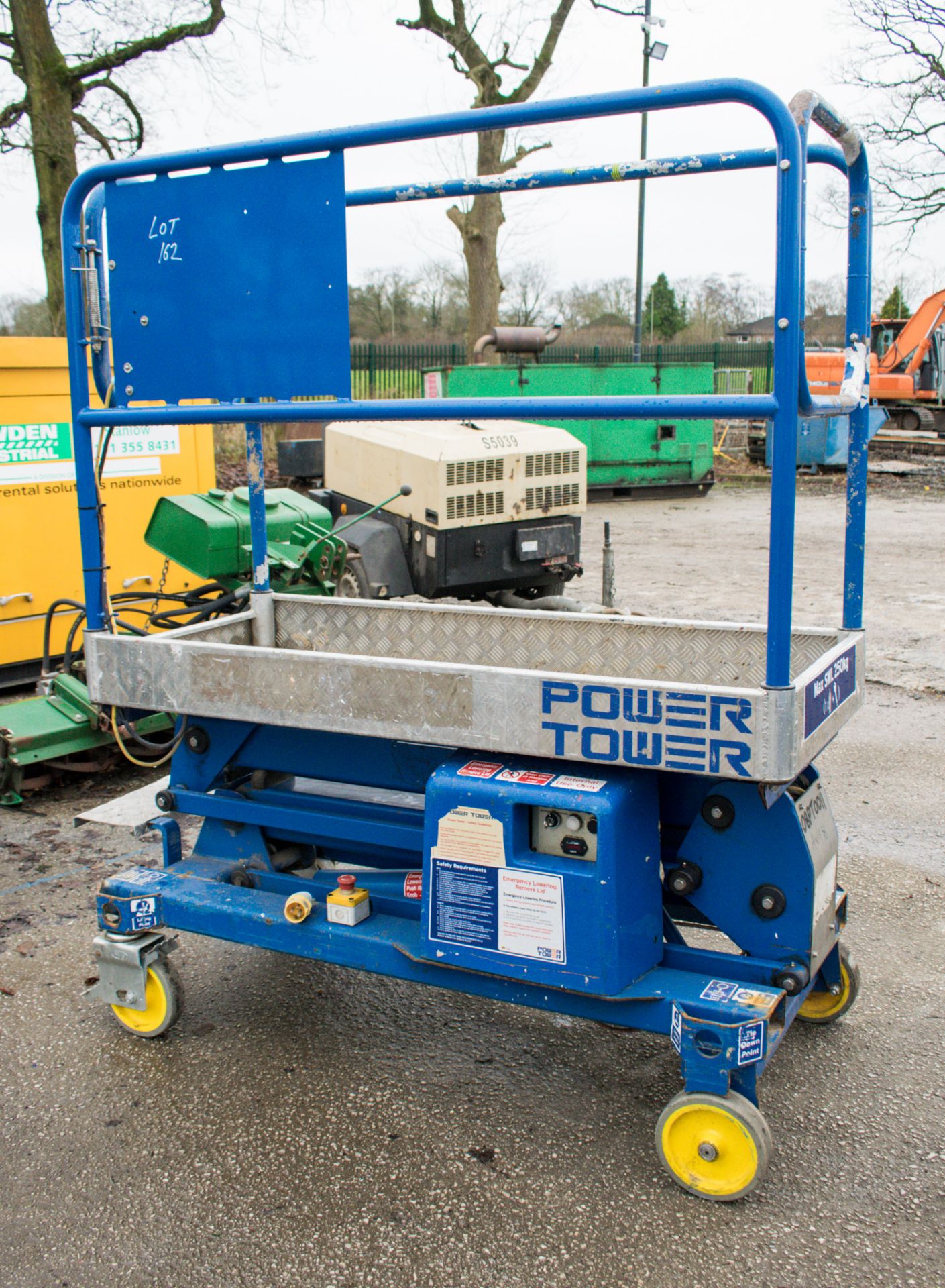 Power Tower battery electric push along scissor lift Year: 2008 08PT0011 - Image 3 of 6