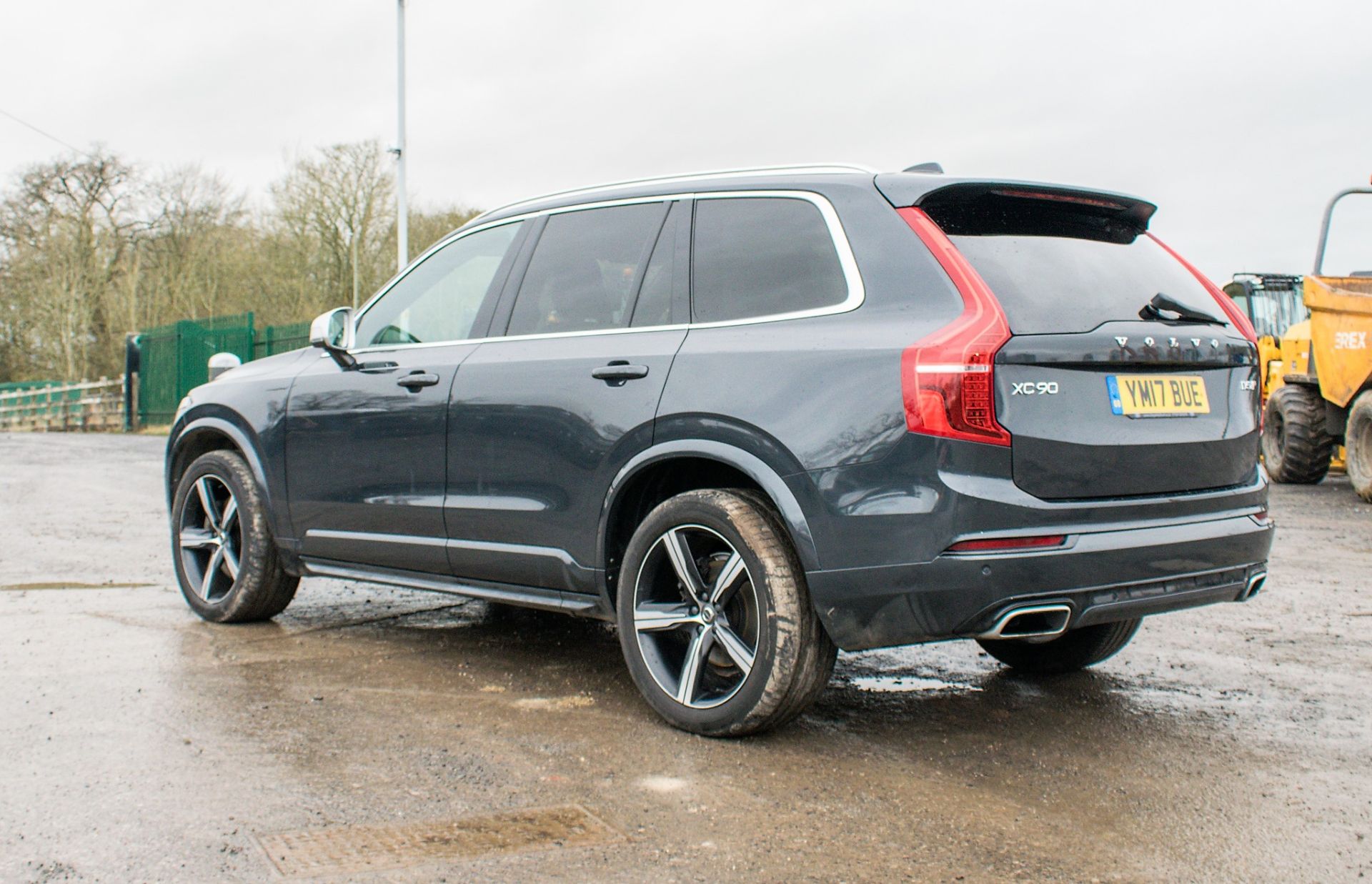 Volvo XC90 R-Design Pro D5 Auto 4 wheel drive 5 door sports utility vehicle Registration Number: - Image 4 of 14