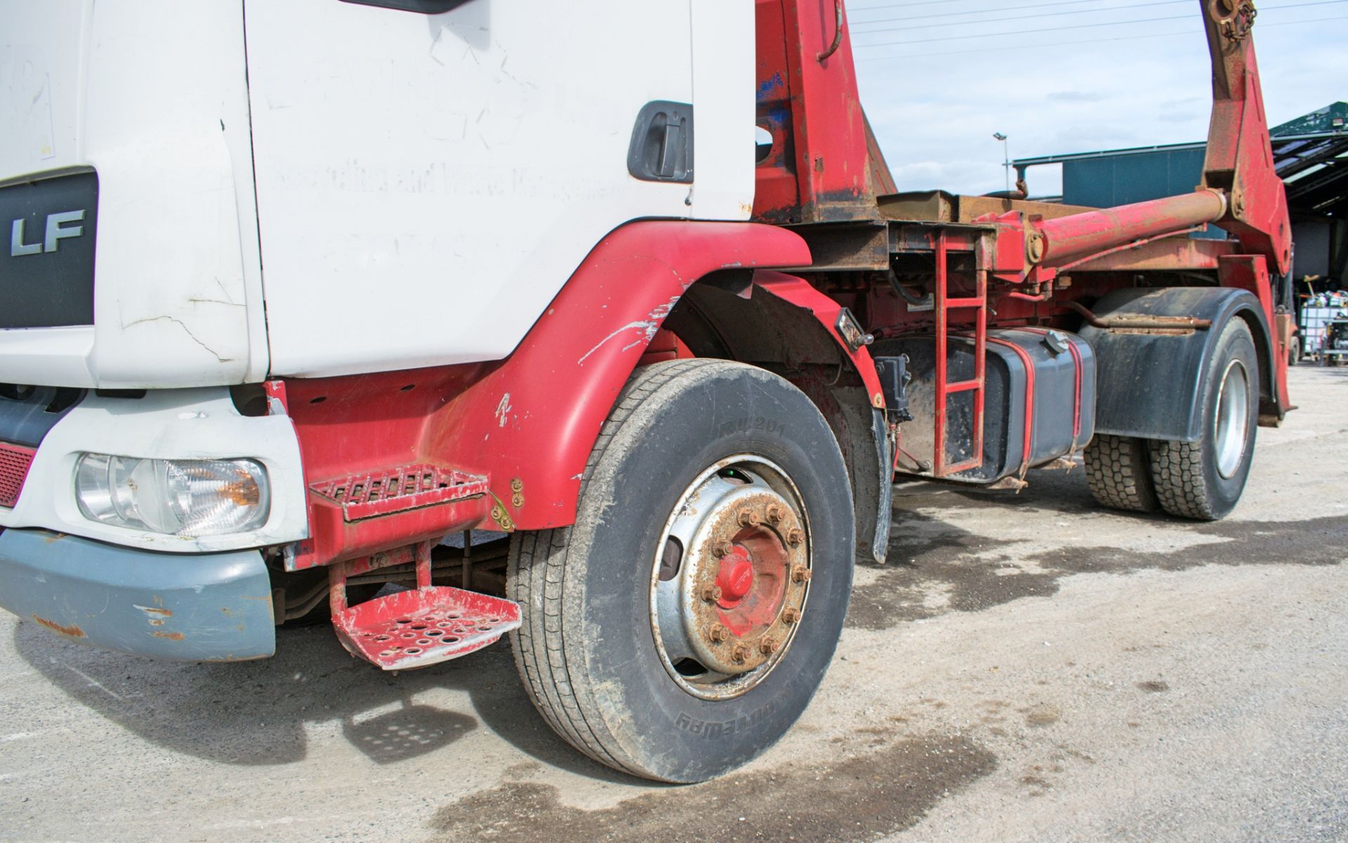 DAF LF55.220 18 tonne skip lorry Registration Number: YJ05 SFV Date of Registration: 01/05/2005 - Image 8 of 16