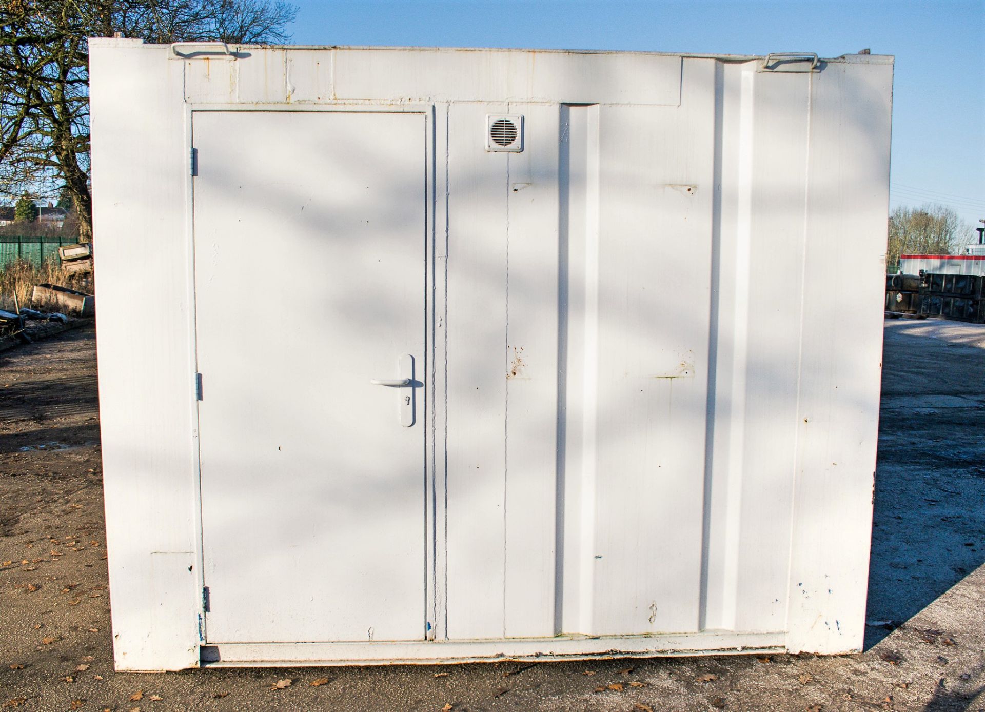 32 ft x 10 ft steel anti-vandal toilet site unit c/w keys A519958 - Image 6 of 7