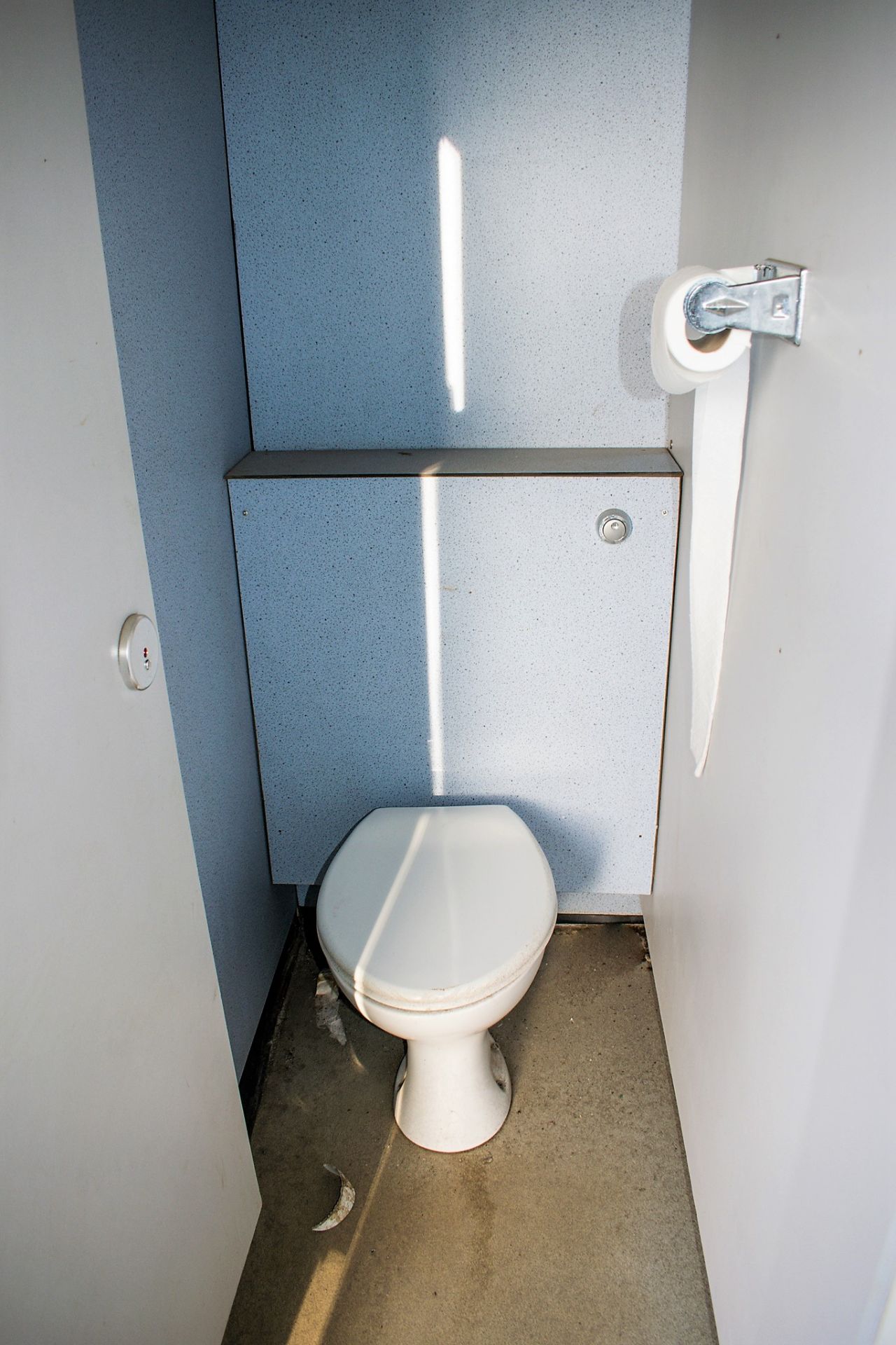 12 ft x 8 ft steel anti vandal toilet site unit Comprising of Gents toilet (2 - cubicles, 2 - - Image 8 of 13