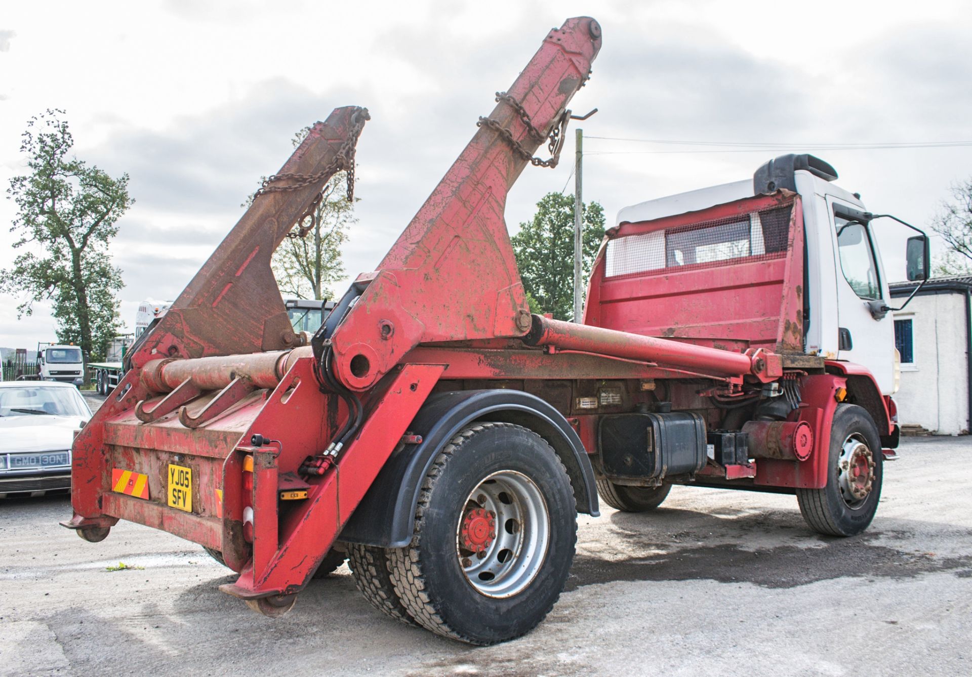 DAF LF55.220 18 tonne skip lorry Registration Number: YJ05 SFV Date of Registration: 01/05/2005 - Image 4 of 16