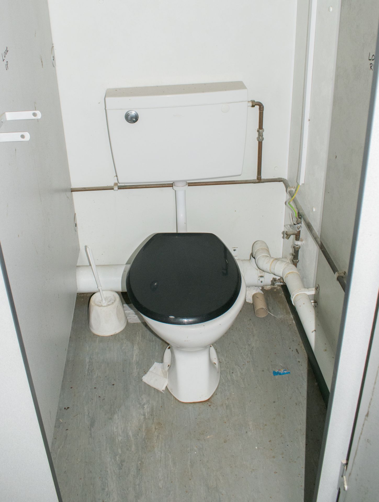 32 ft x 10 ft steel anti-vandal jack leg toilet unit Comprising of: Lobby, 4 urinals, 4 toilets, 4 - Image 11 of 14