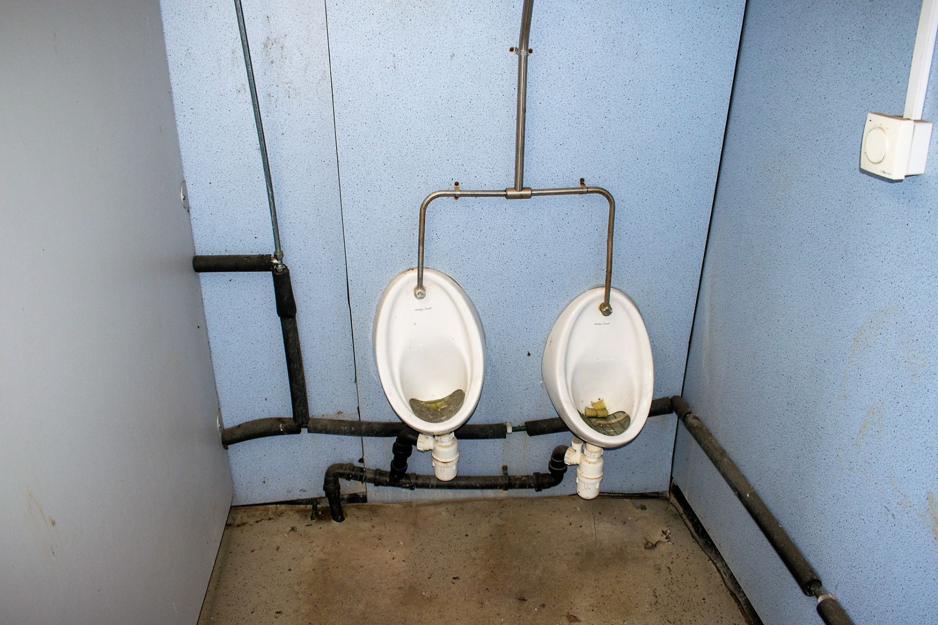 12 ft x 8 ft steel anti vandal toilet site unit Comprising of Gents toilet (2 - cubicles, 2 - - Image 6 of 13