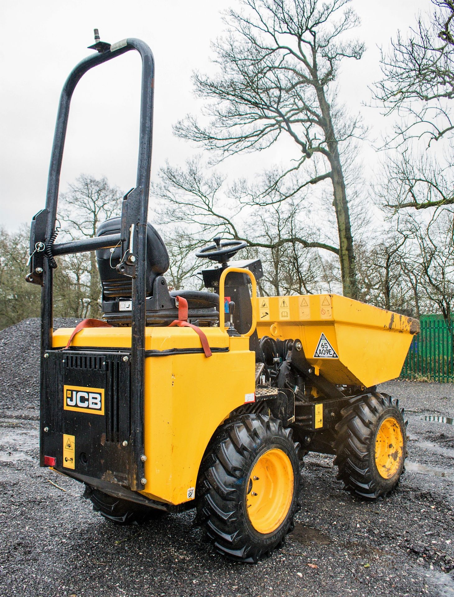 JCB 1THT 1 tonne high tip dumper  Year: 2016  S/N: JEGGRA3463 Recorded Hours: 501 - Image 4 of 18