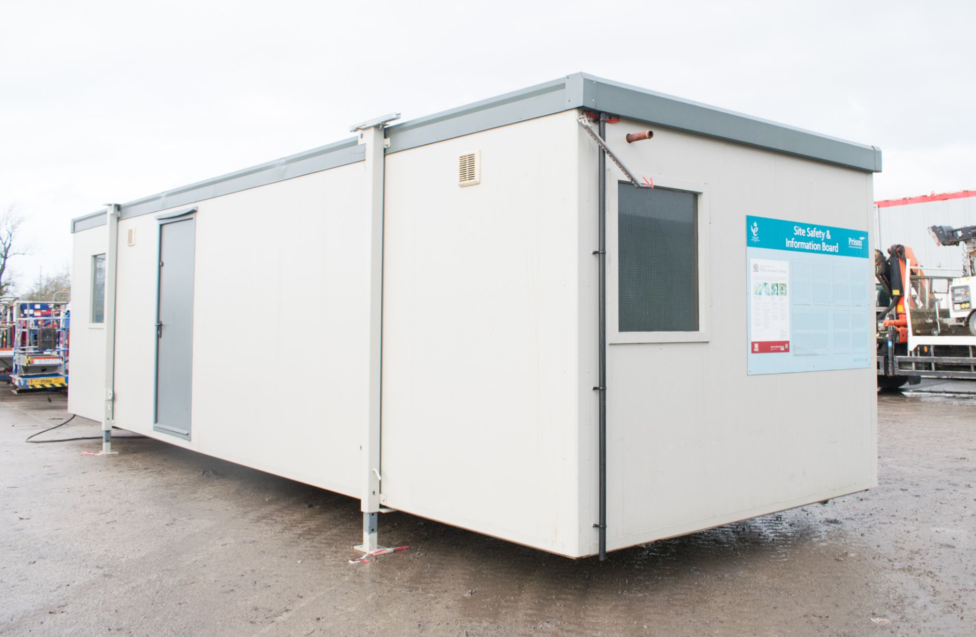 Portakabin 32 ft x 10 ft jack leg office site unit  c/w: Keys  SESE 0000174 - Image 3 of 7