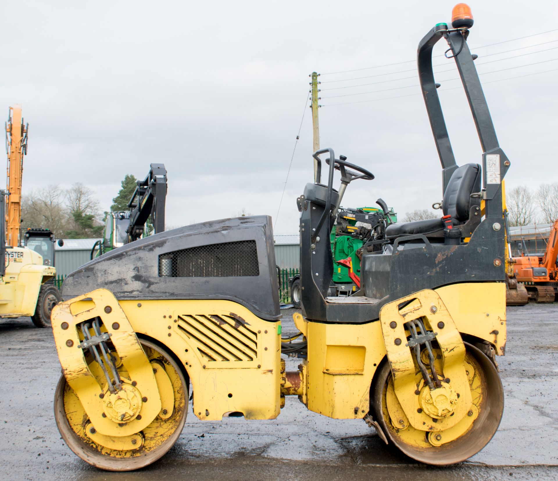 Bomag BW120 AD-4 double drum ride on roller Year: 2005 S/N 22546 Recorded hours: Not displayed ( - Image 8 of 12