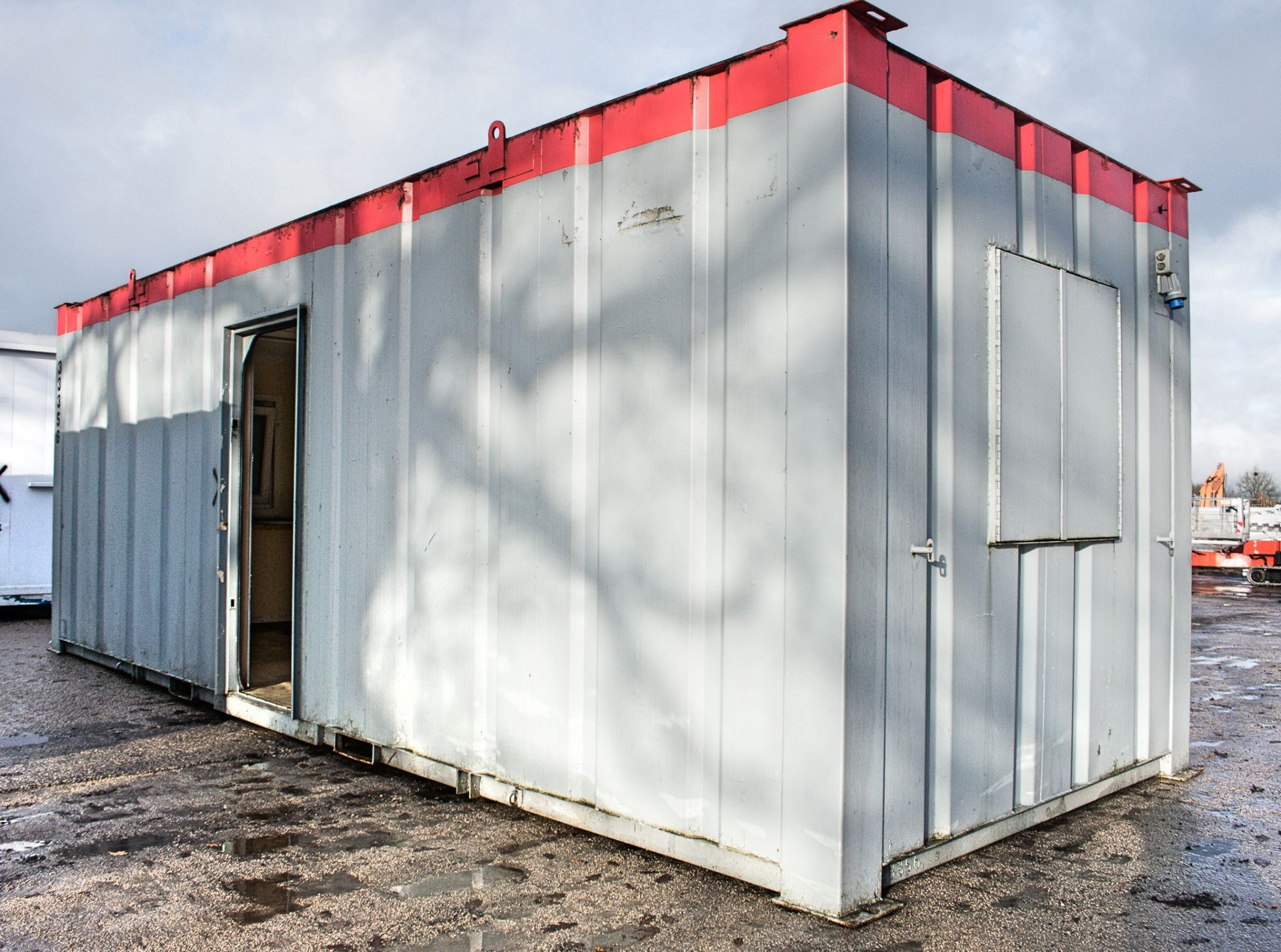 21 ft x 9 ft steel anti-vandal office site unit ** Door Missing ** 33356 - Image 3 of 8