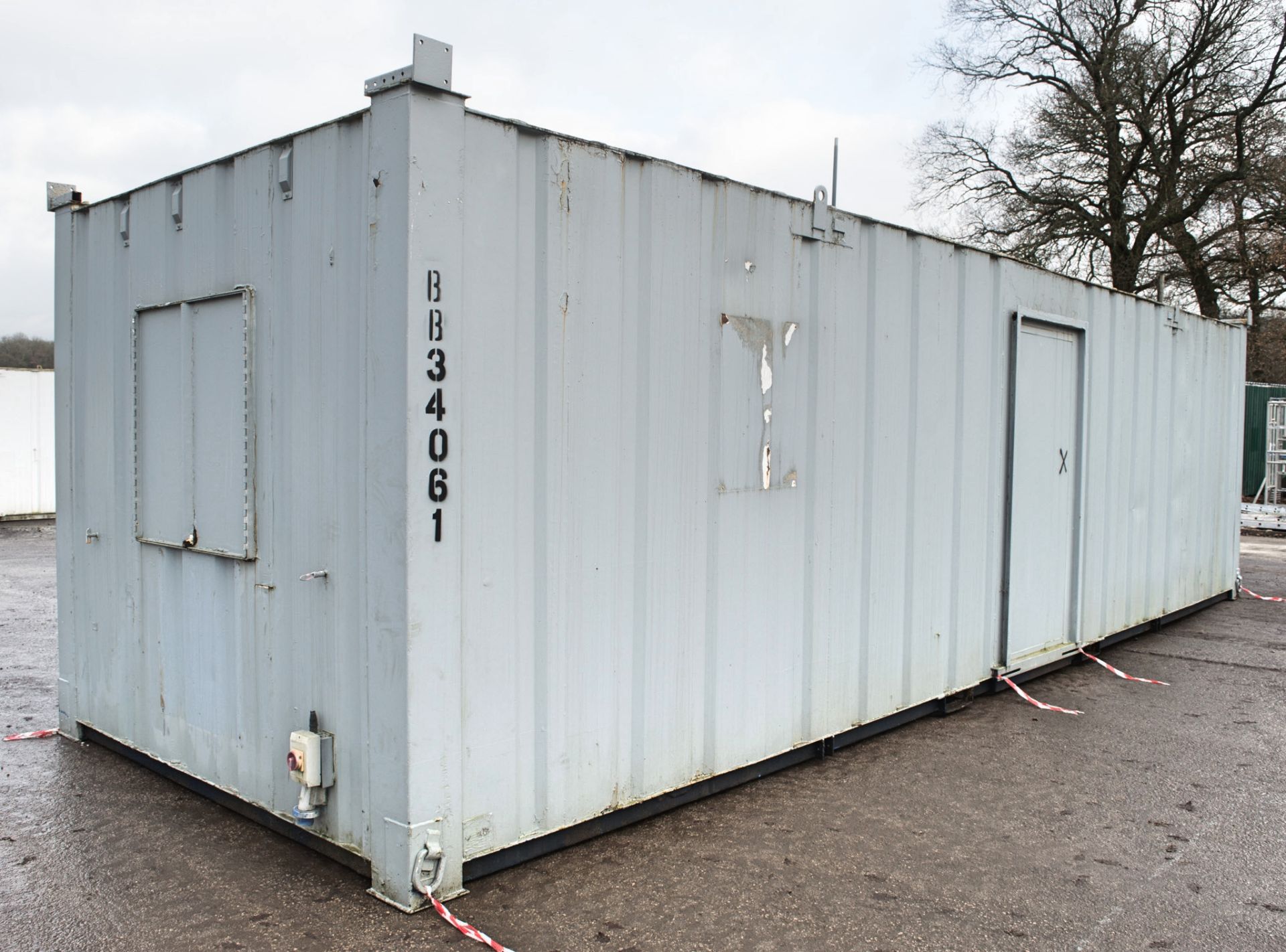 32 ft x 10 ft steel anti-vandal office site unit Comprising of: 2 - offices c/w Keys BB34061