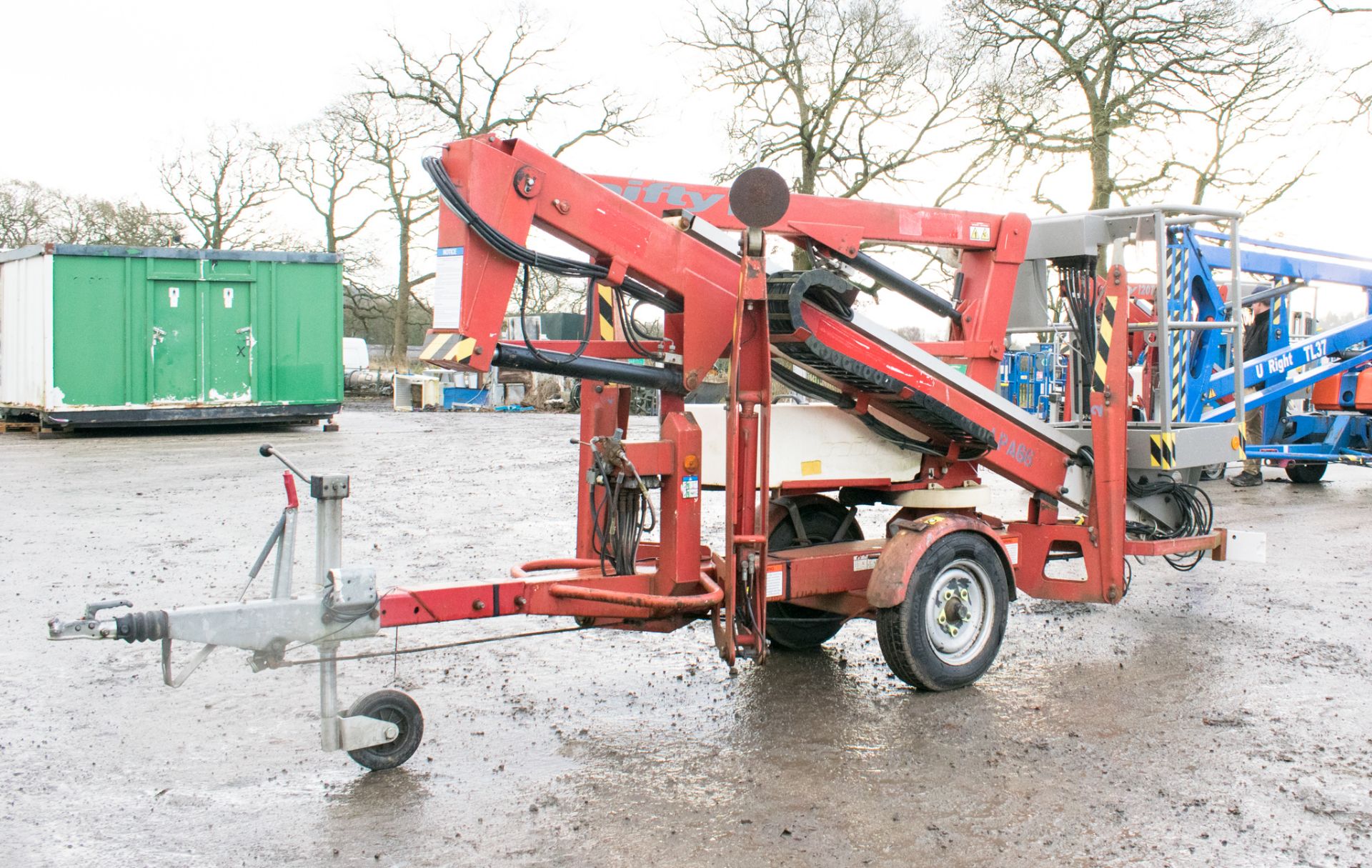 Nifty 120T battery electric fast tow articulated boom lift access platform Year: 2005 S/N: 04 - Image 3 of 8