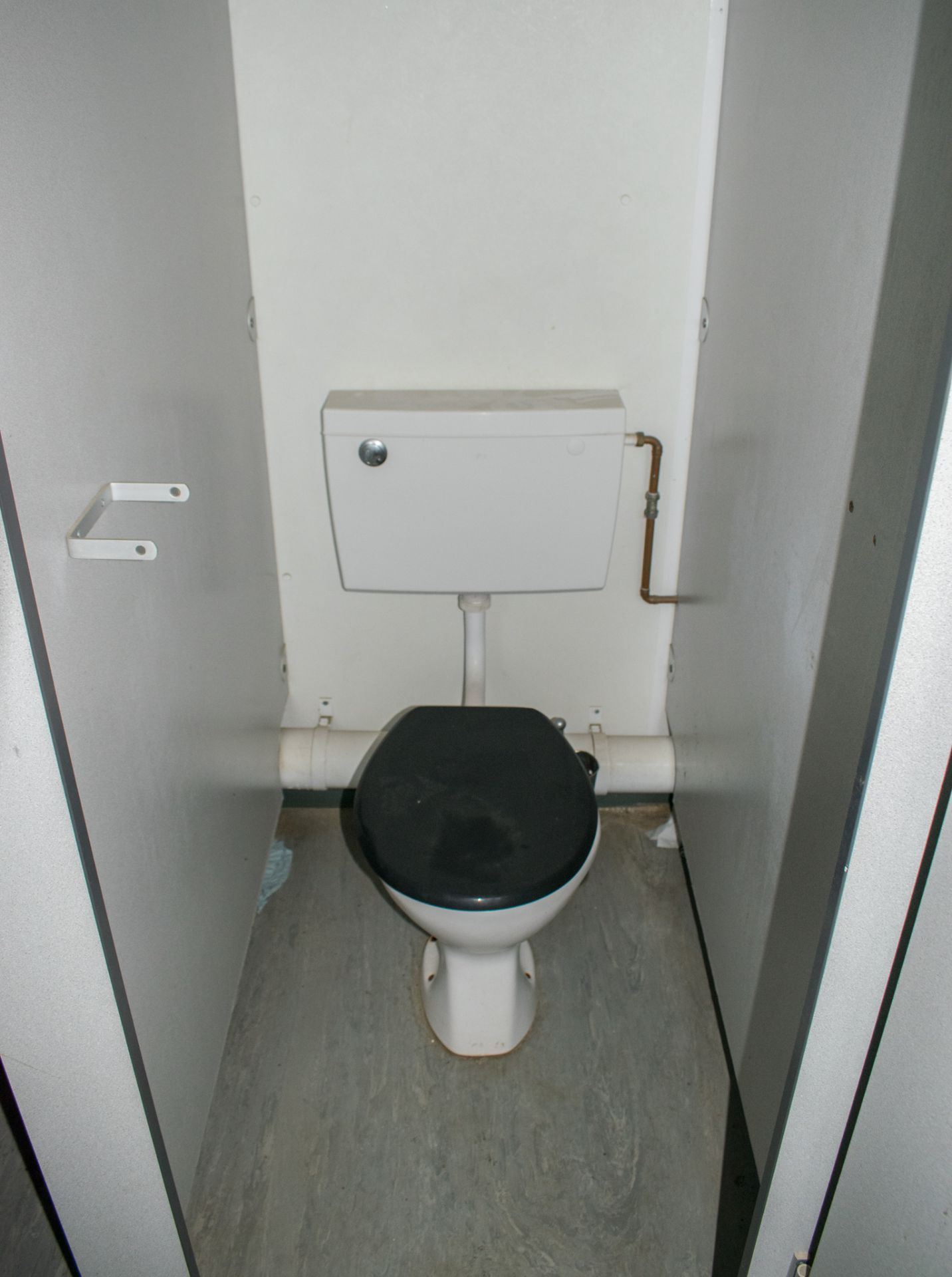 32 ft x 10 ft steel anti-vandal jack leg toilet unit Comprising of: Lobby, 4 urinals, 4 toilets, 4 - Image 8 of 14