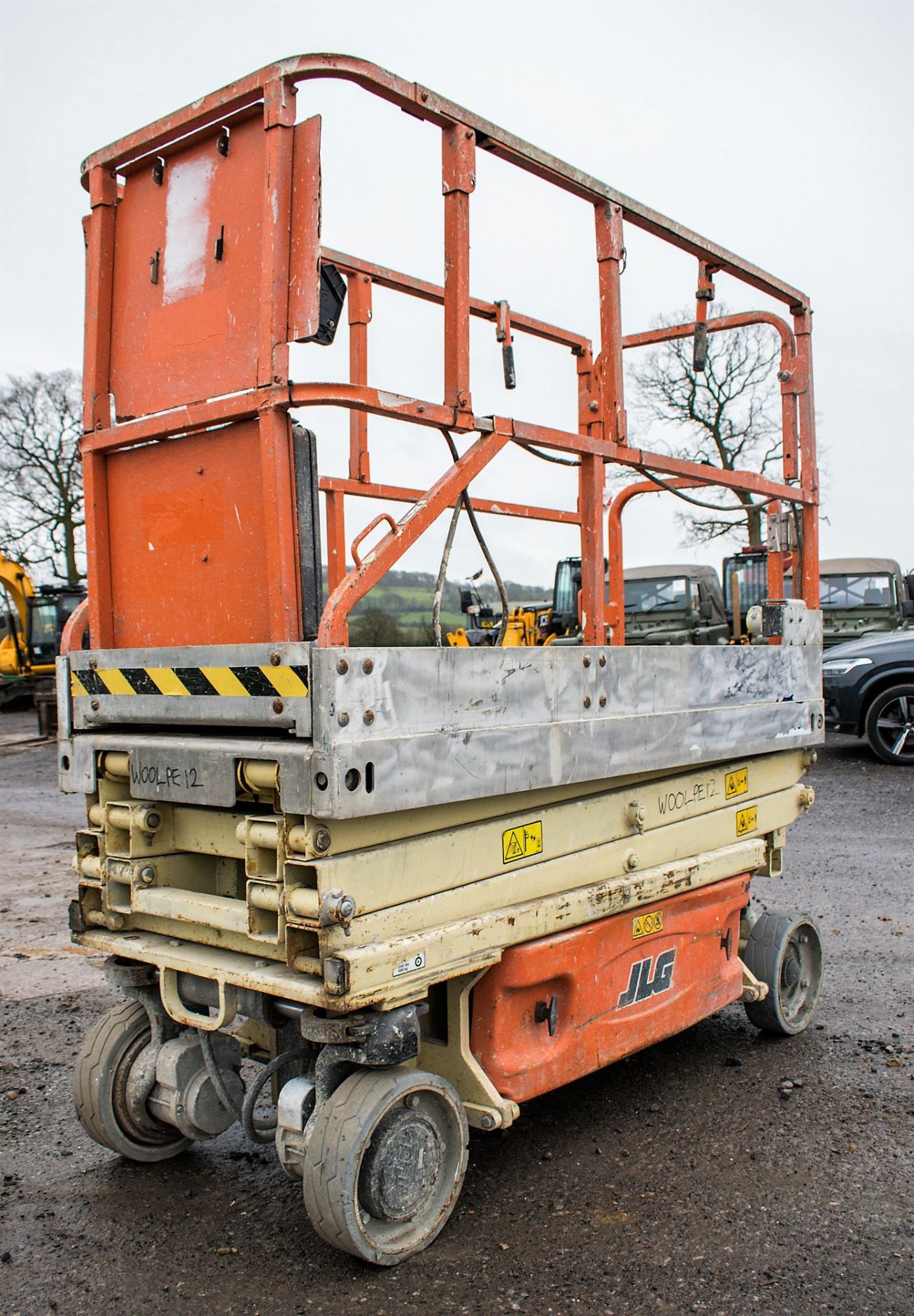 JLG 1930ES battery electric scissor lift Year: 2005 S/N: 5787 Recorded Hours: 355 WOOLPE12 - Image 4 of 8